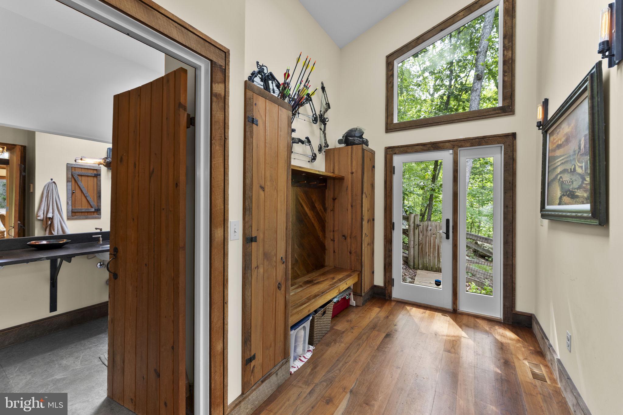 BEAR'S DEN - Residential