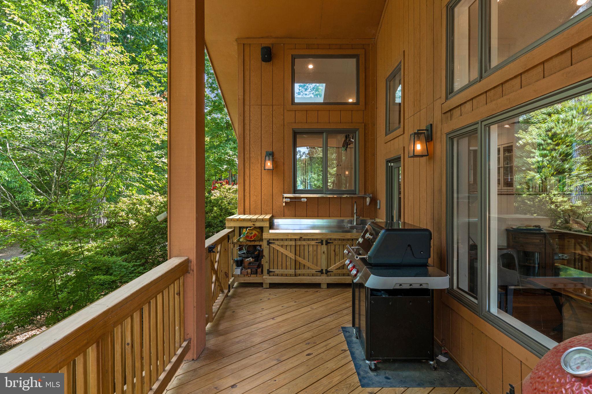 BEAR'S DEN - Residential