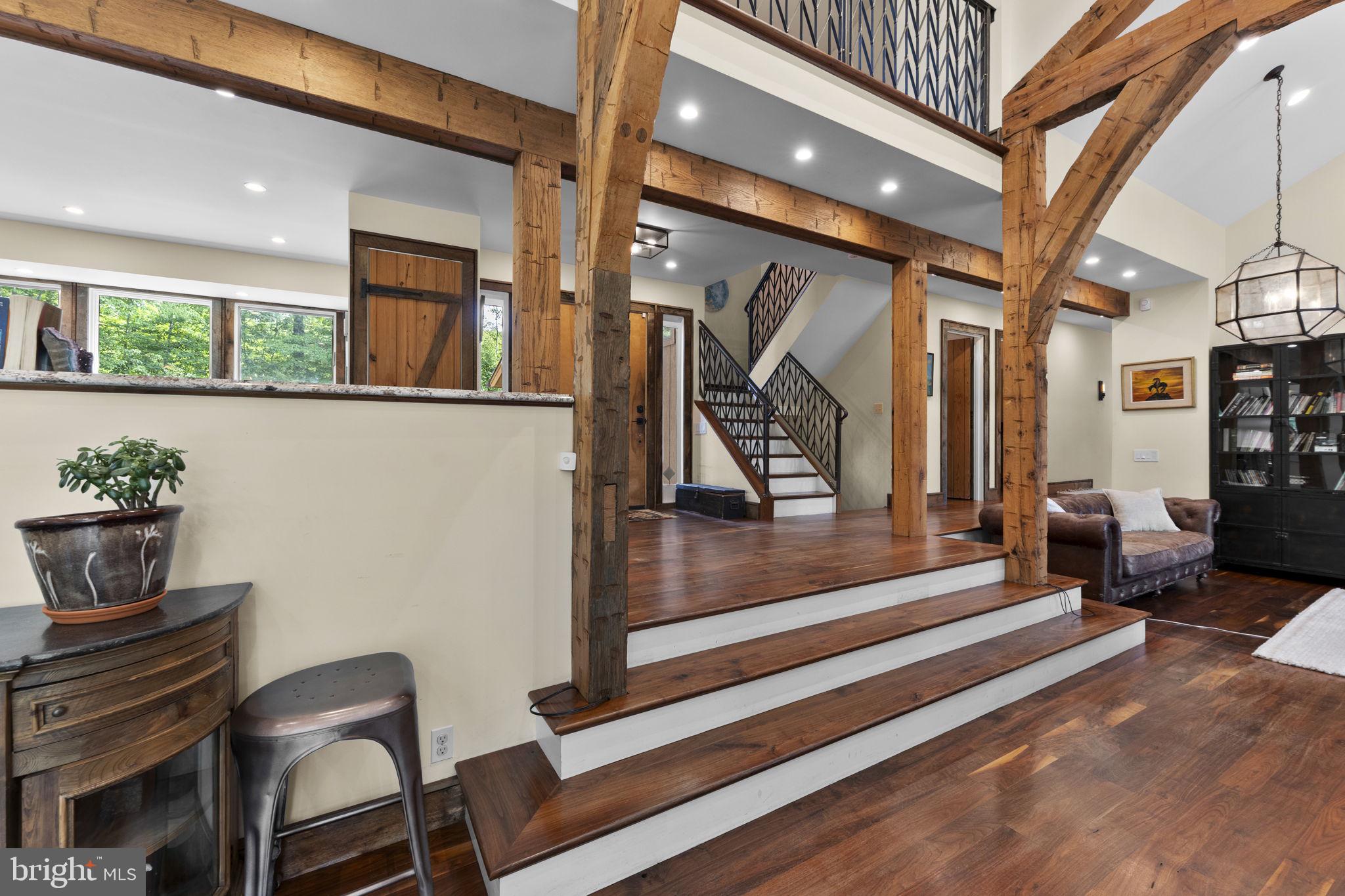 BEAR'S DEN - Residential