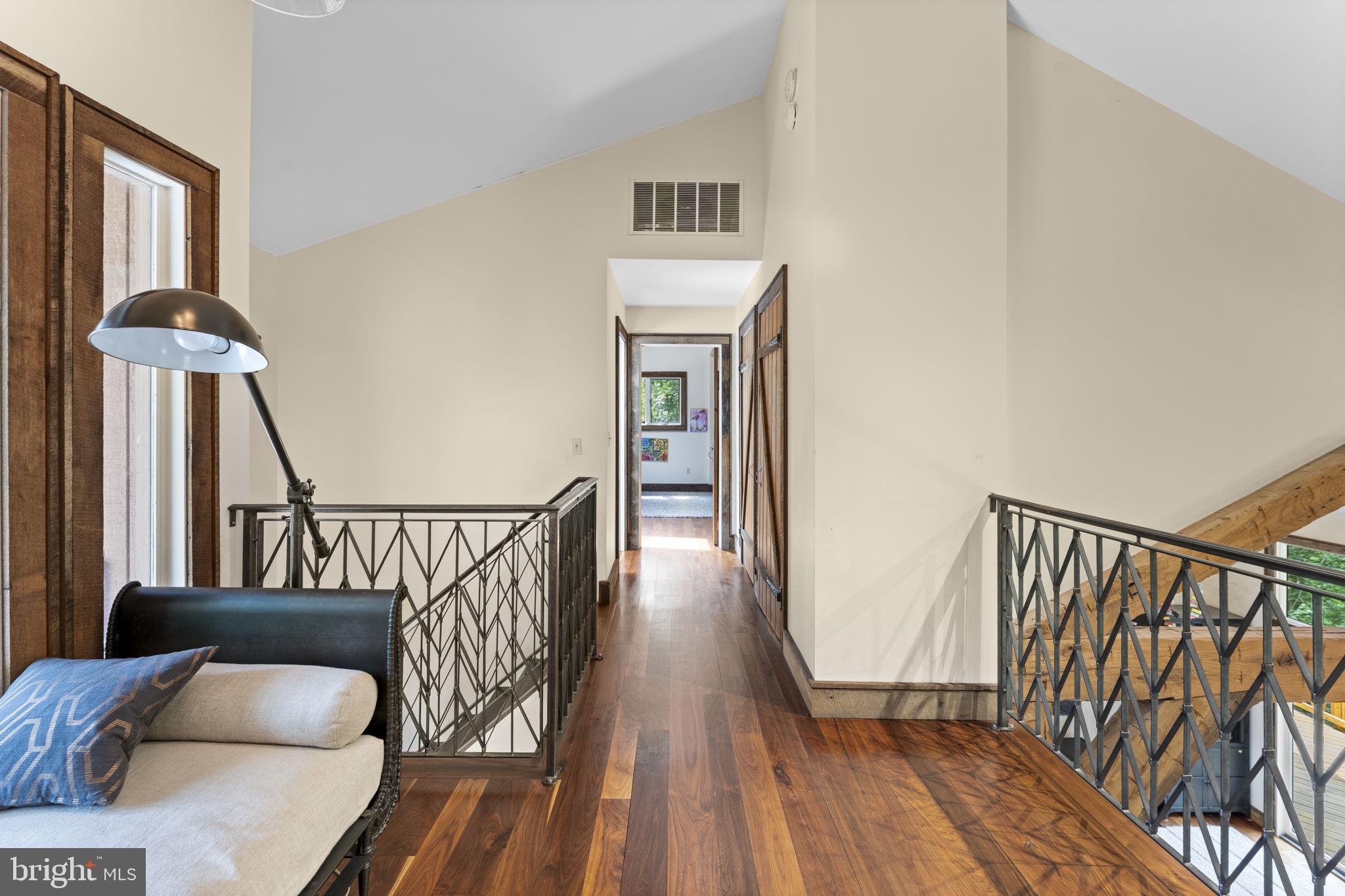 BEAR'S DEN - Residential