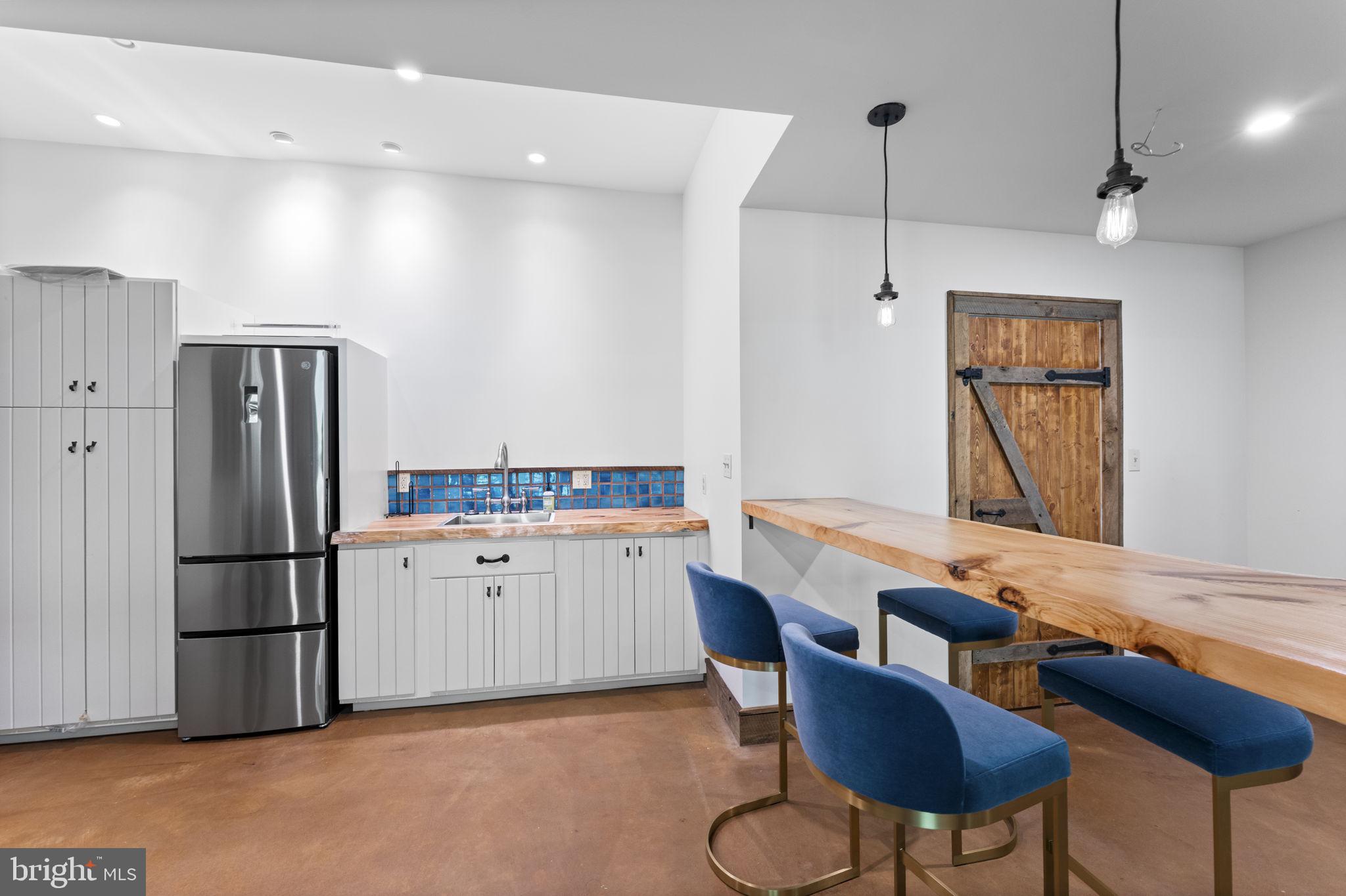 BEAR'S DEN - Residential