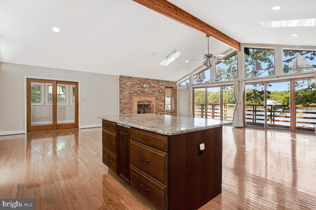DEALE BEACH - Residential