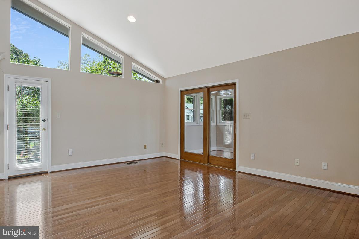 DEALE BEACH - Residential