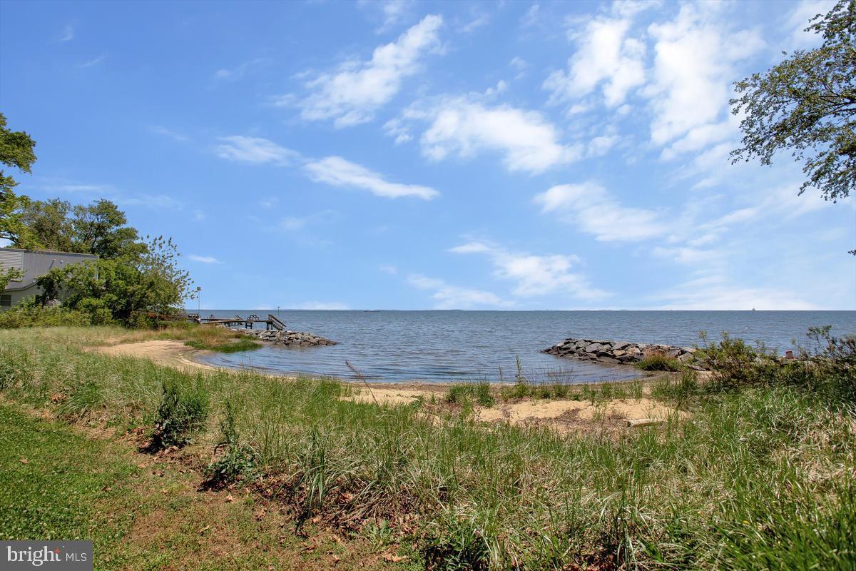 DEALE BEACH - Residential