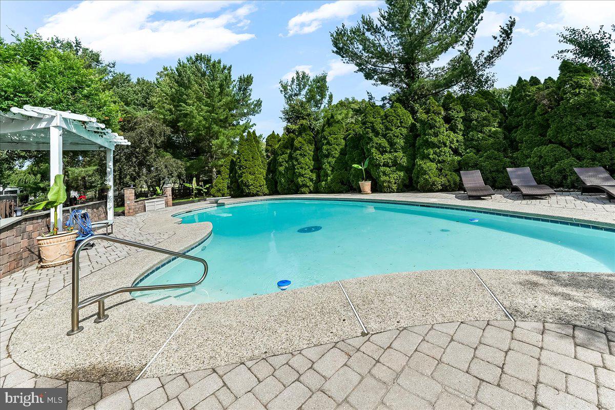 CARAVEL FARMS - Residential