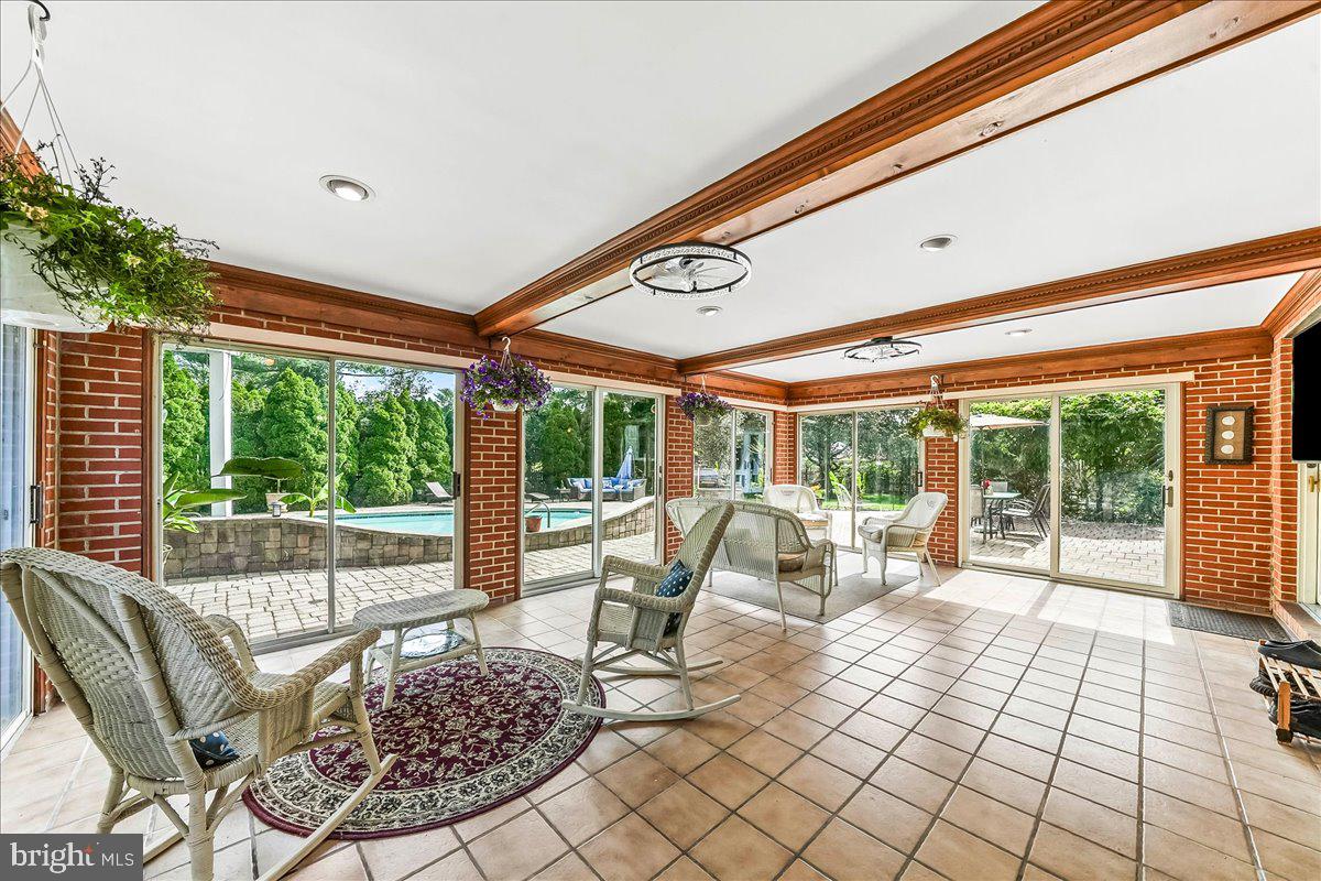 CARAVEL FARMS - Residential