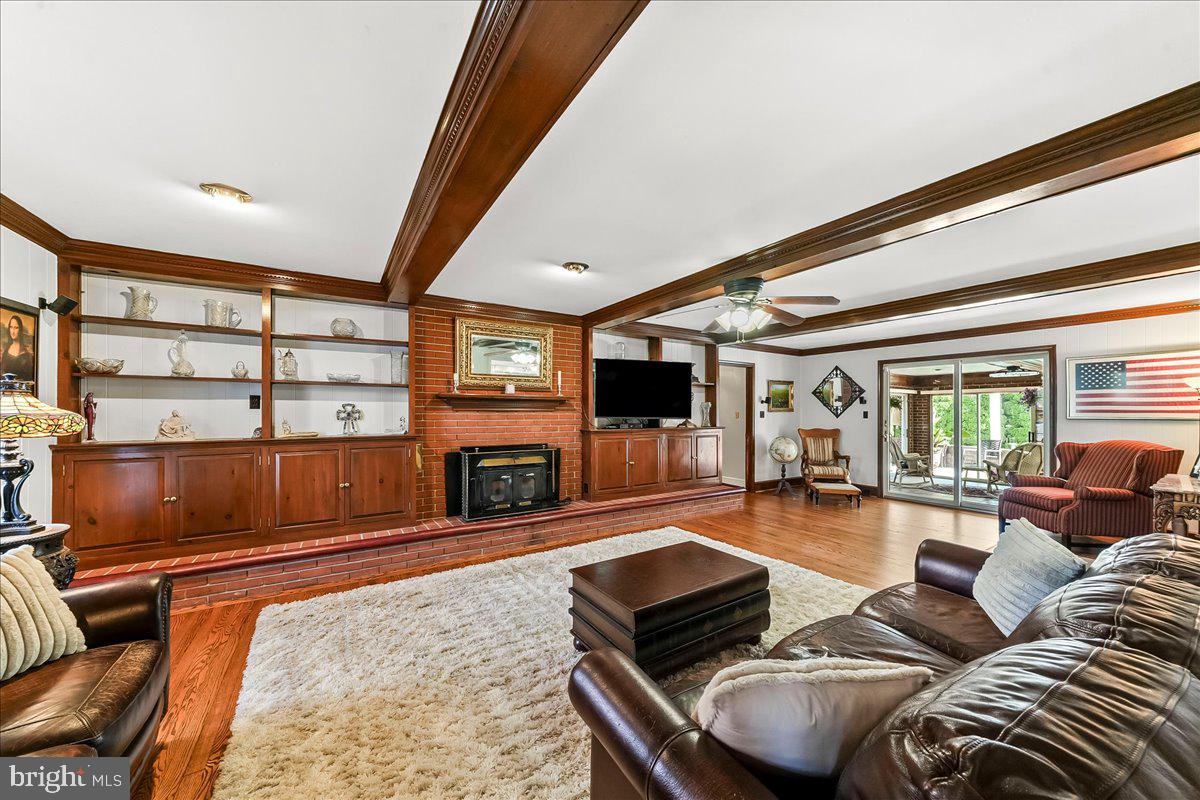 CARAVEL FARMS - Residential
