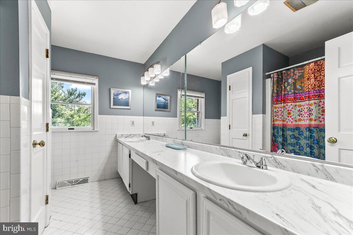 CARAVEL FARMS - Residential