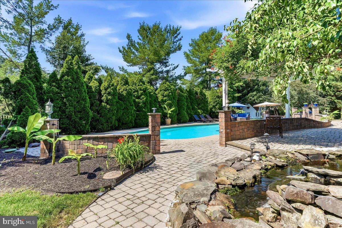 CARAVEL FARMS - Residential