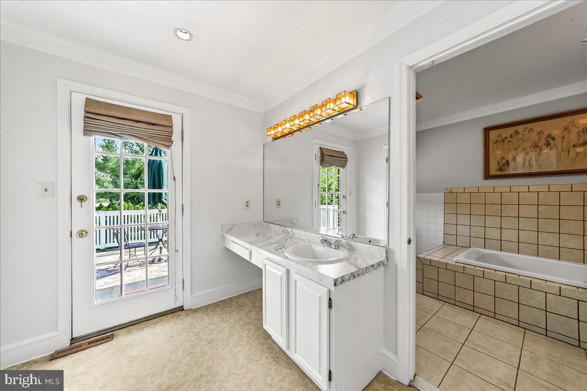 CARAVEL FARMS - Residential