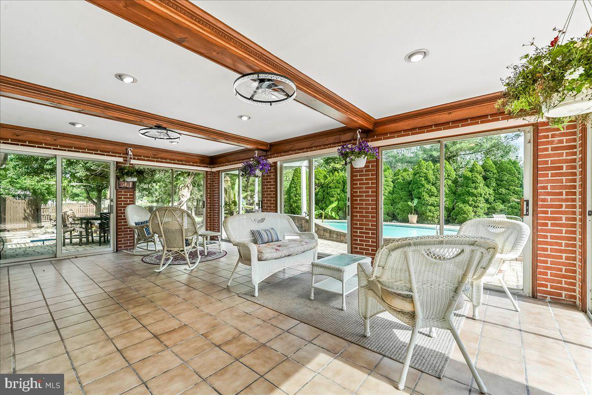 CARAVEL FARMS - Residential