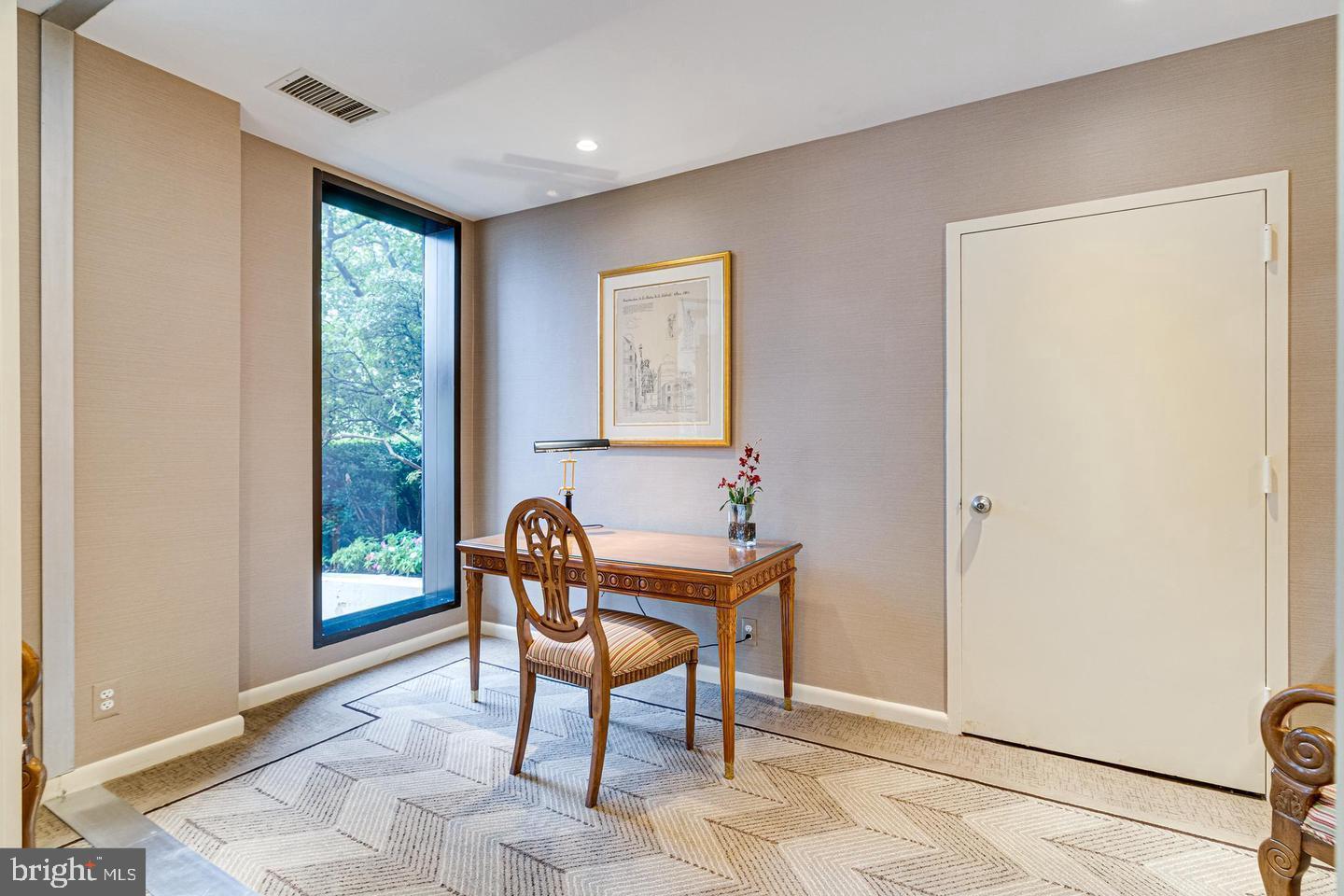 ROTONDA - Residential Lease
