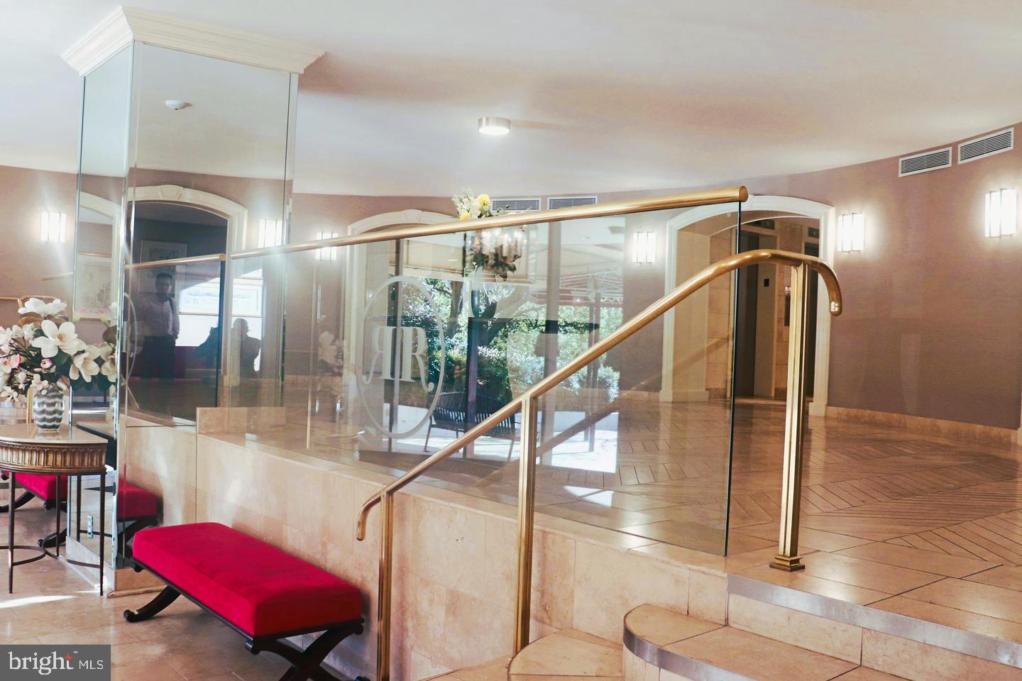ROTONDA - Residential Lease