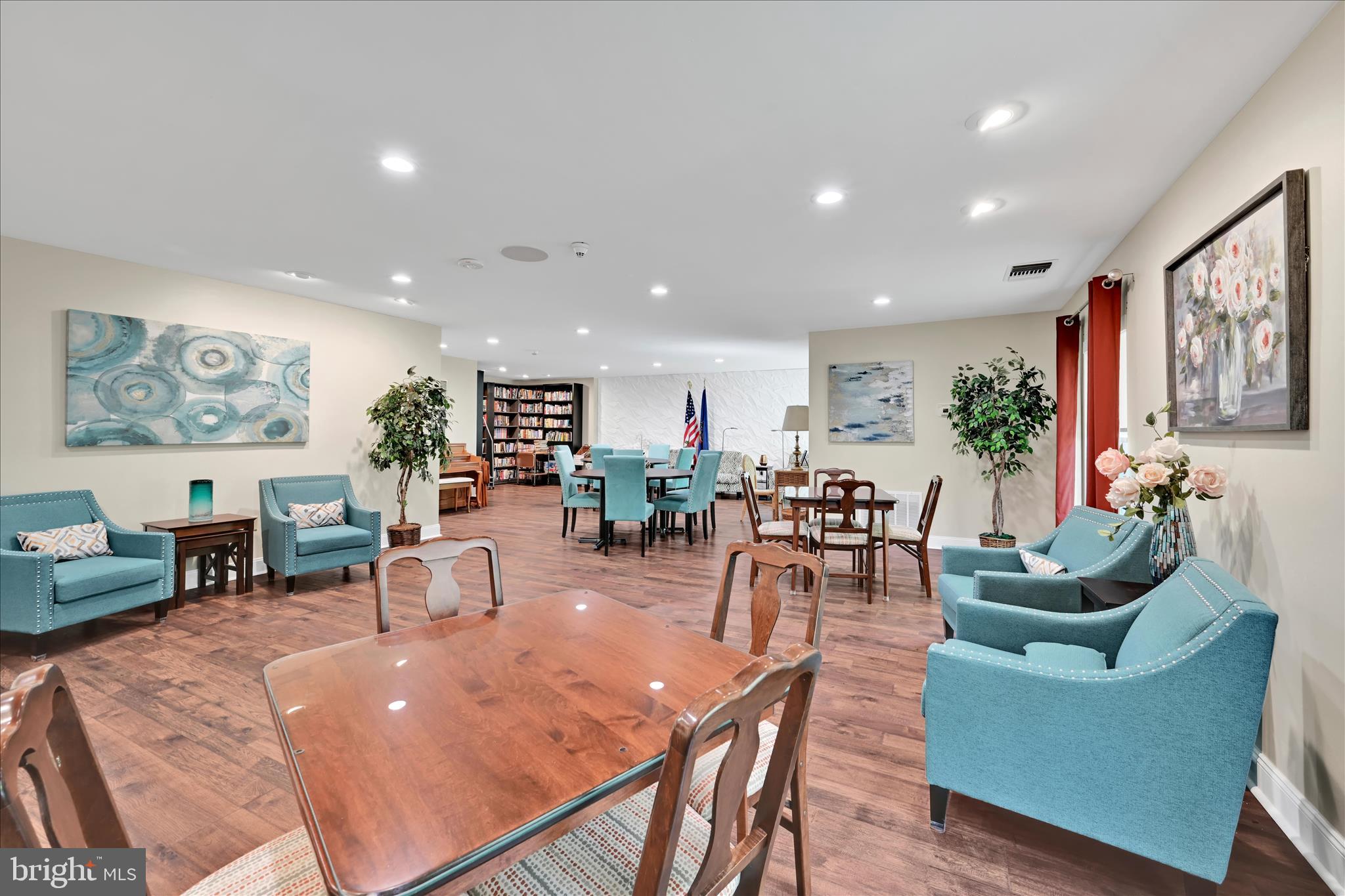 HUMMINGBIRD HILL - Residential