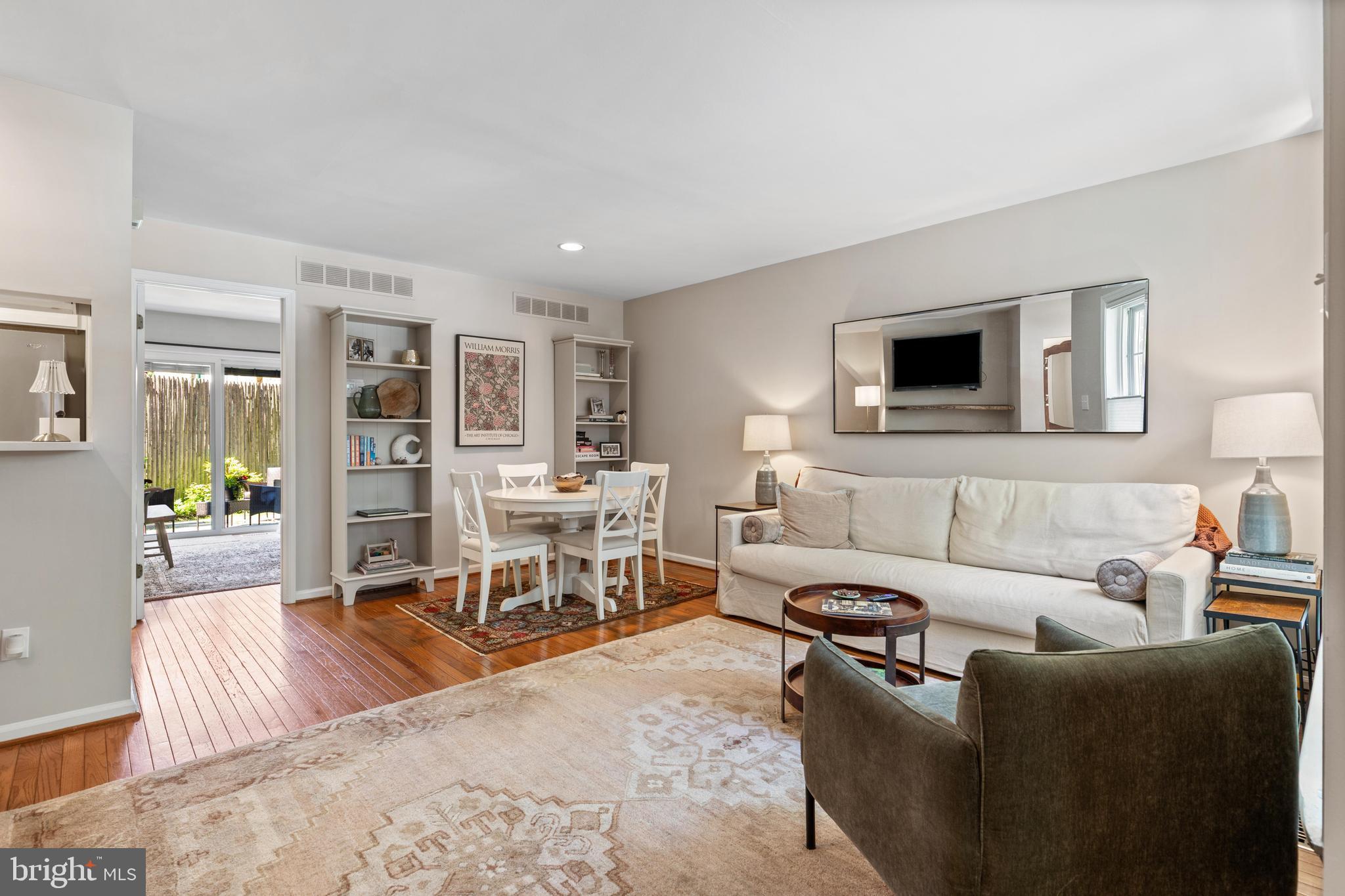 CHESTNUT HILL - Residential