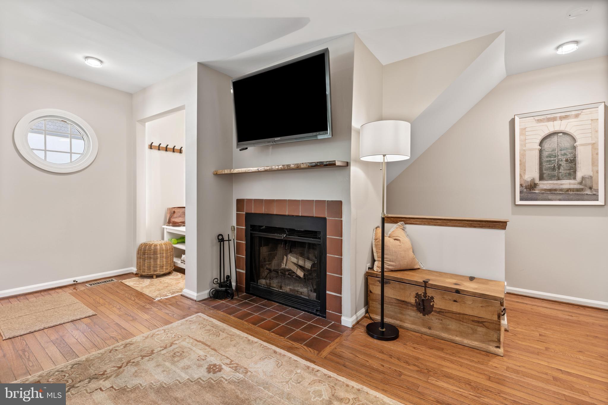 CHESTNUT HILL - Residential