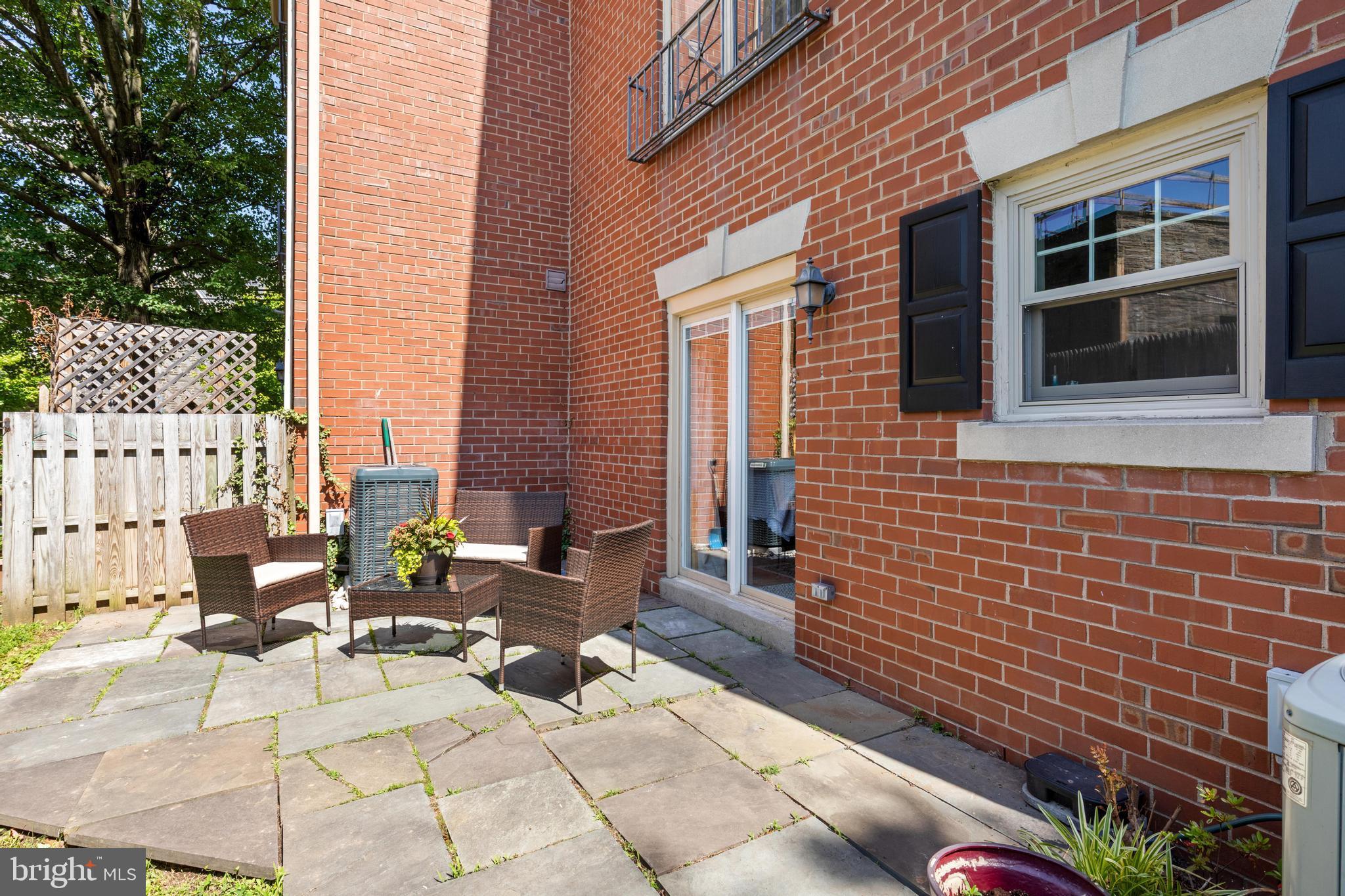 CHESTNUT HILL - Residential