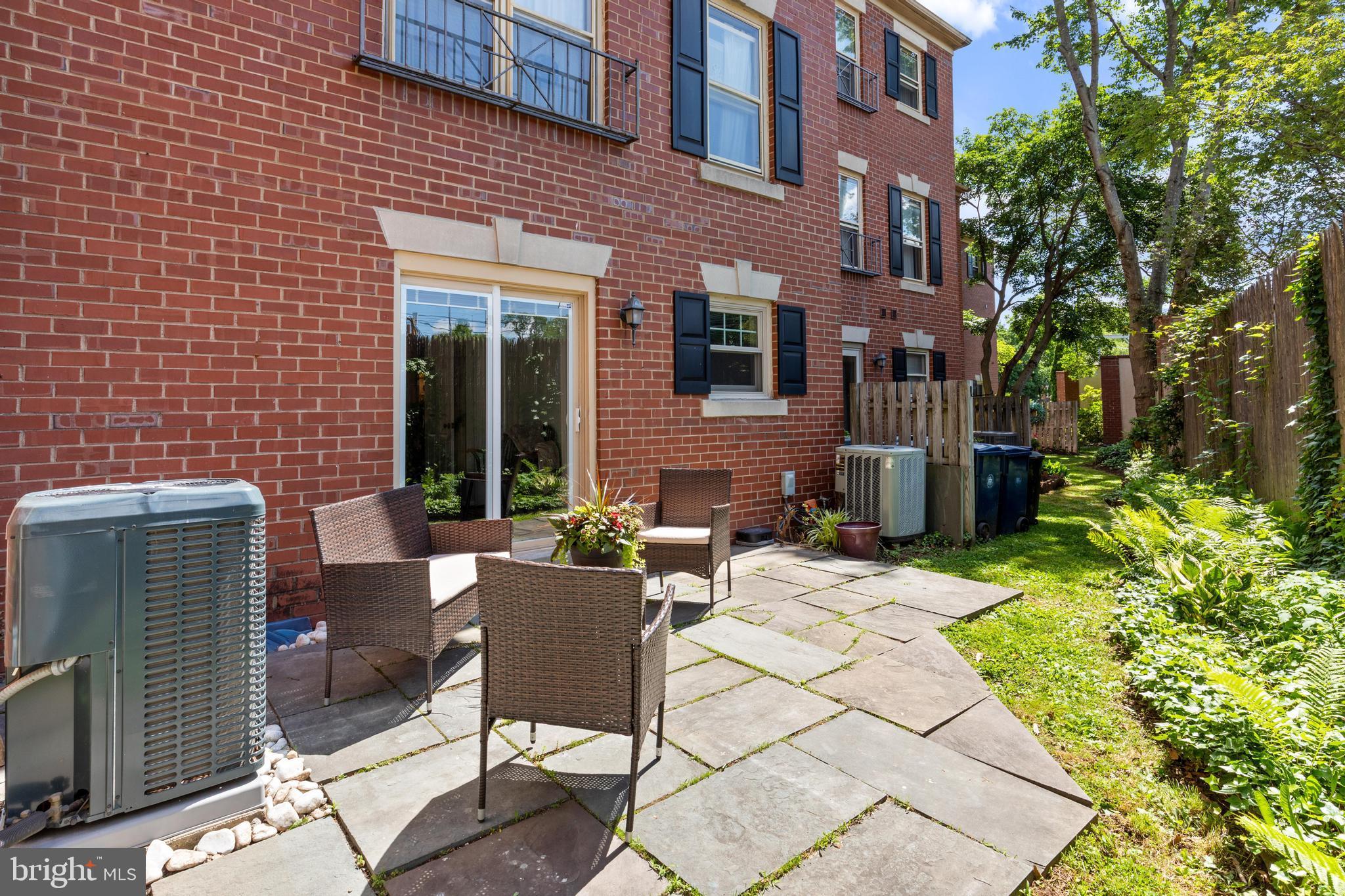 CHESTNUT HILL - Residential