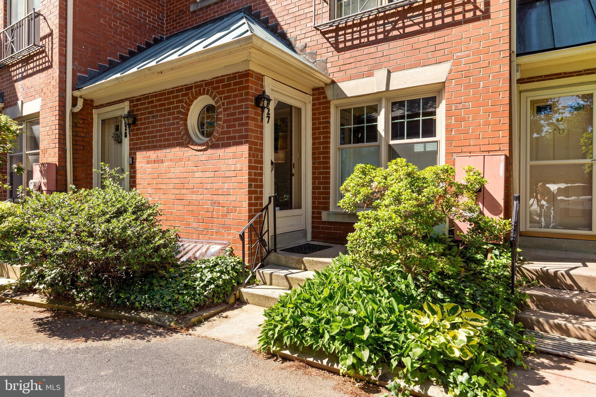 CHESTNUT HILL - Residential