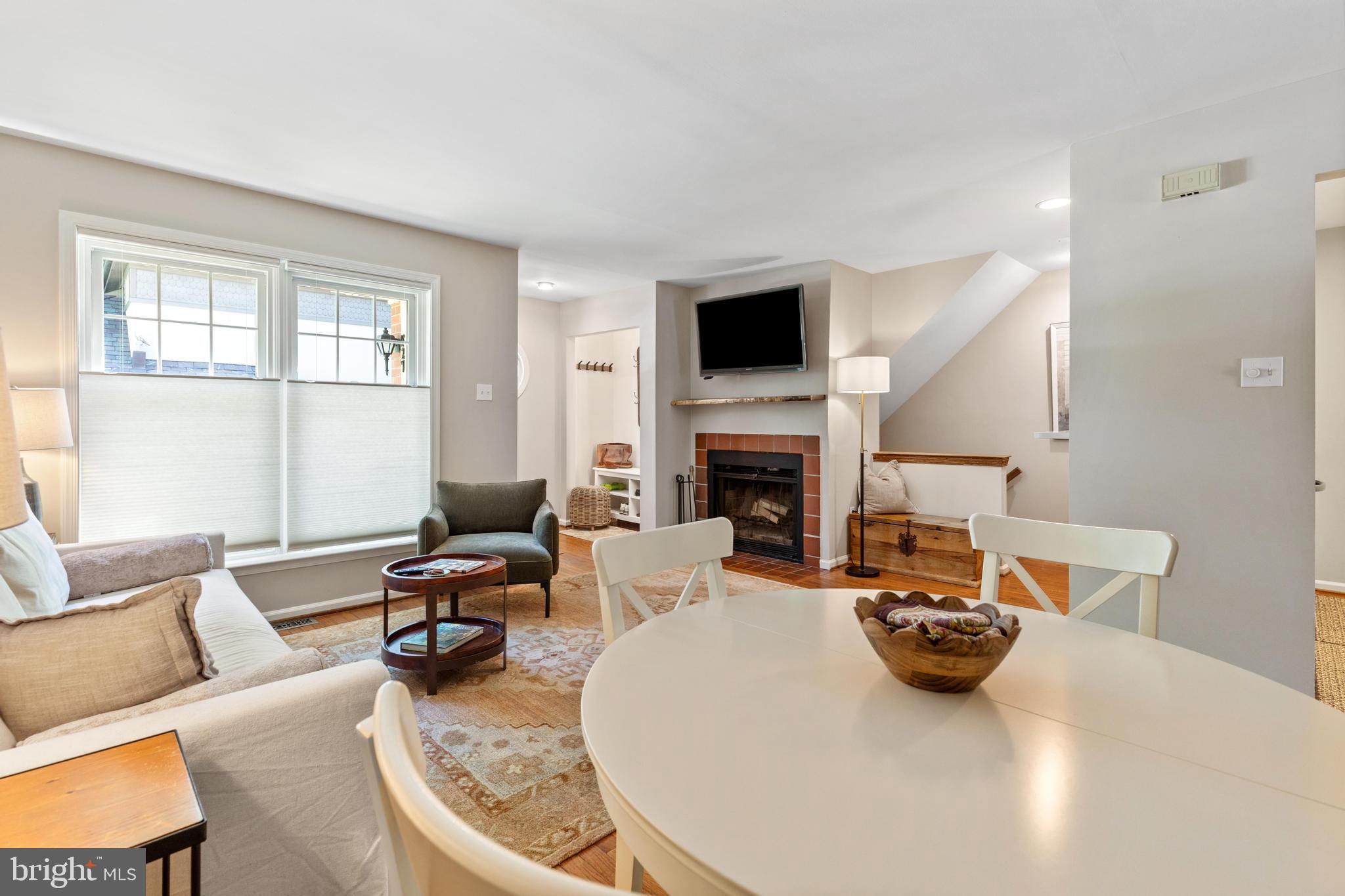 CHESTNUT HILL - Residential