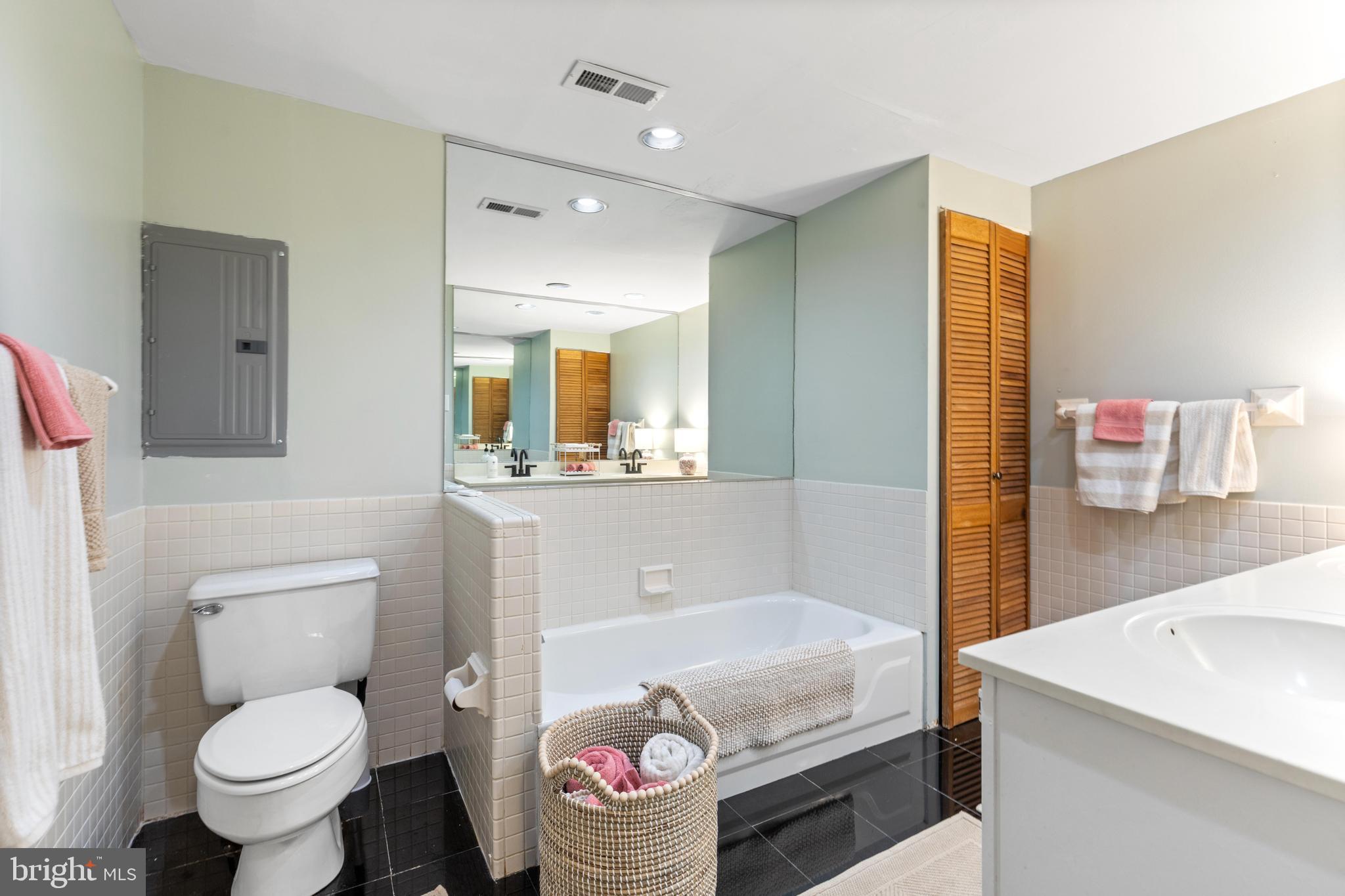 CHESTNUT HILL - Residential