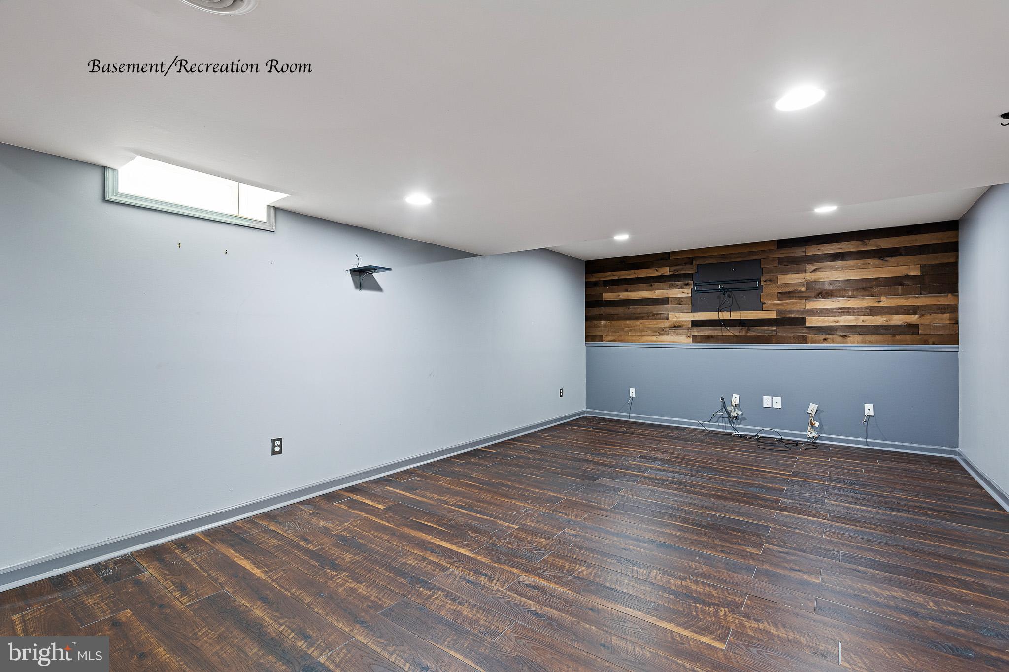 TOWNSEND VILLAGE IL - Residential