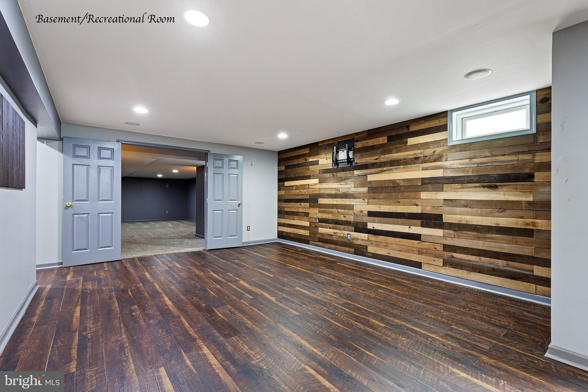 TOWNSEND VILLAGE IL - Residential