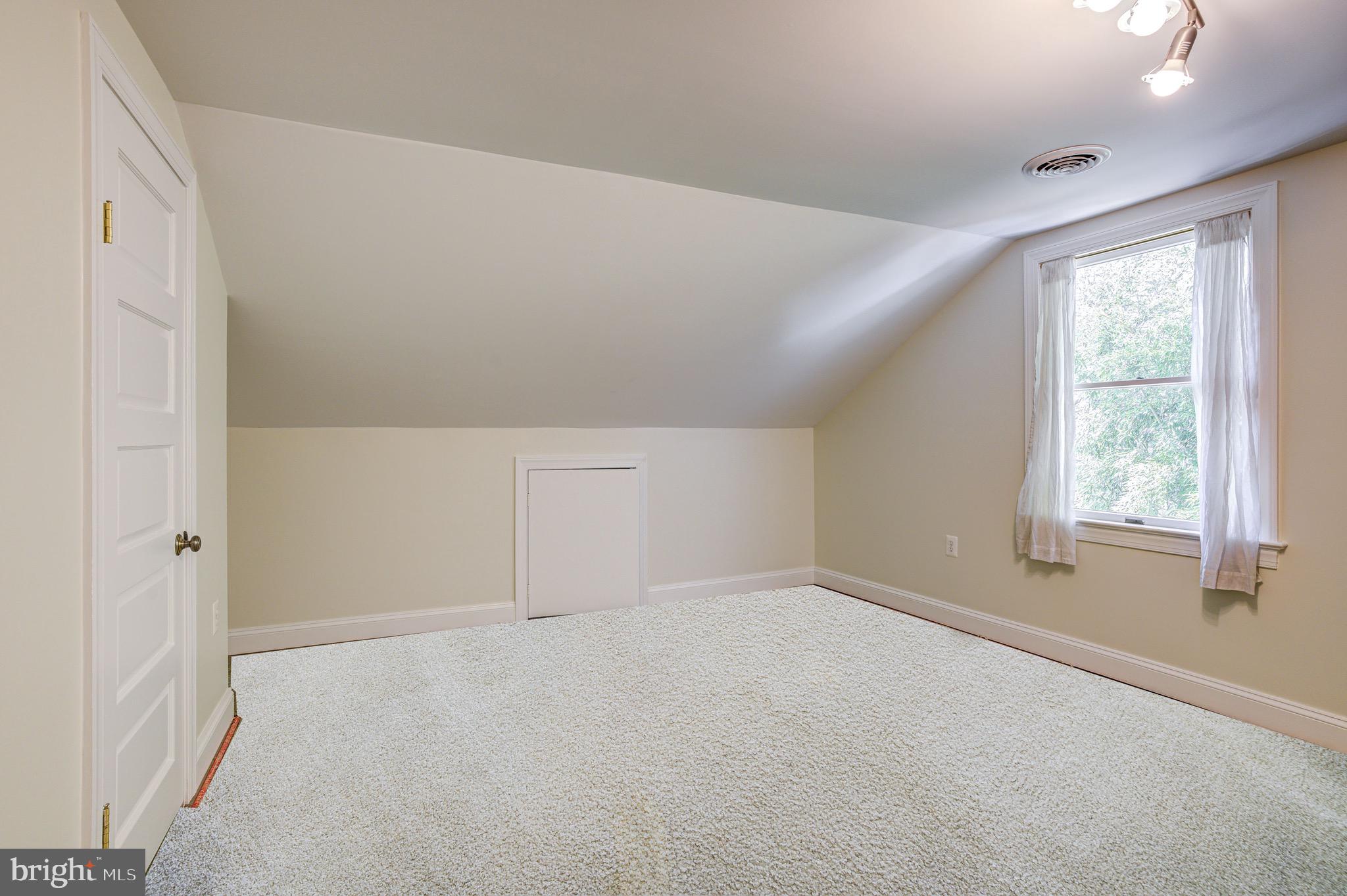 NORTH WOODSIDE - Residential Lease