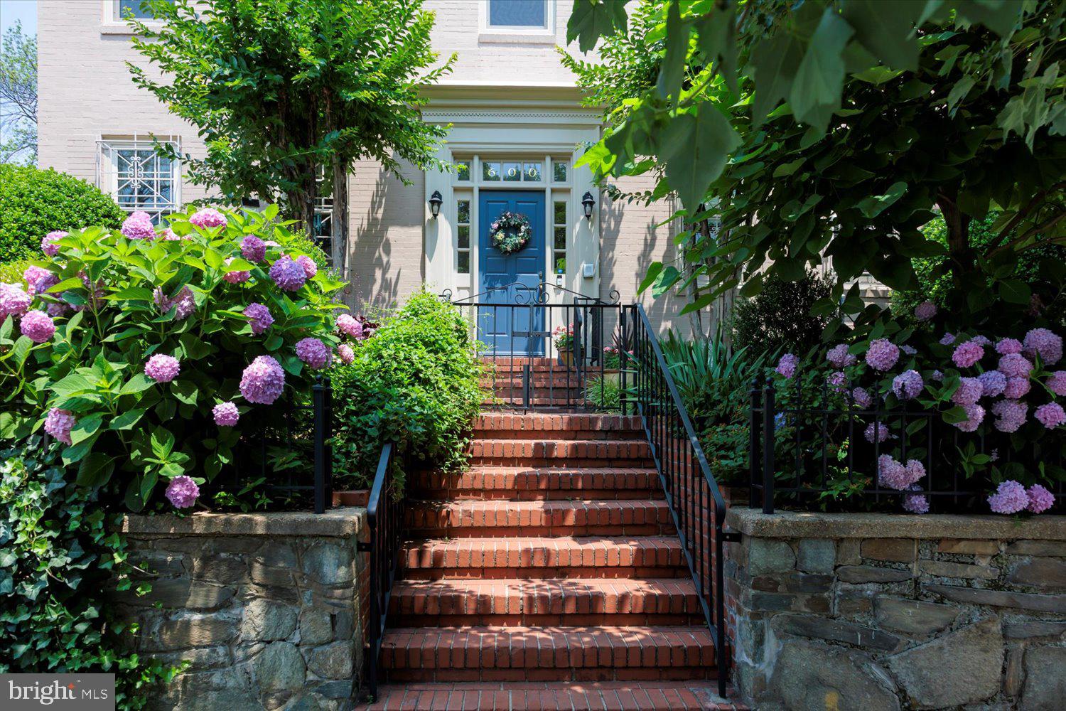 CAPITOL HILL - Residential