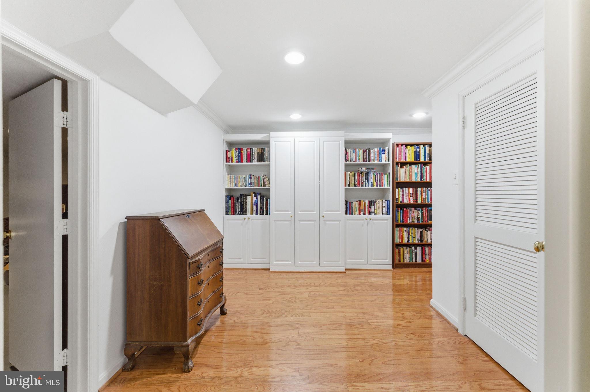 MADISON OF MCLEAN - Residential