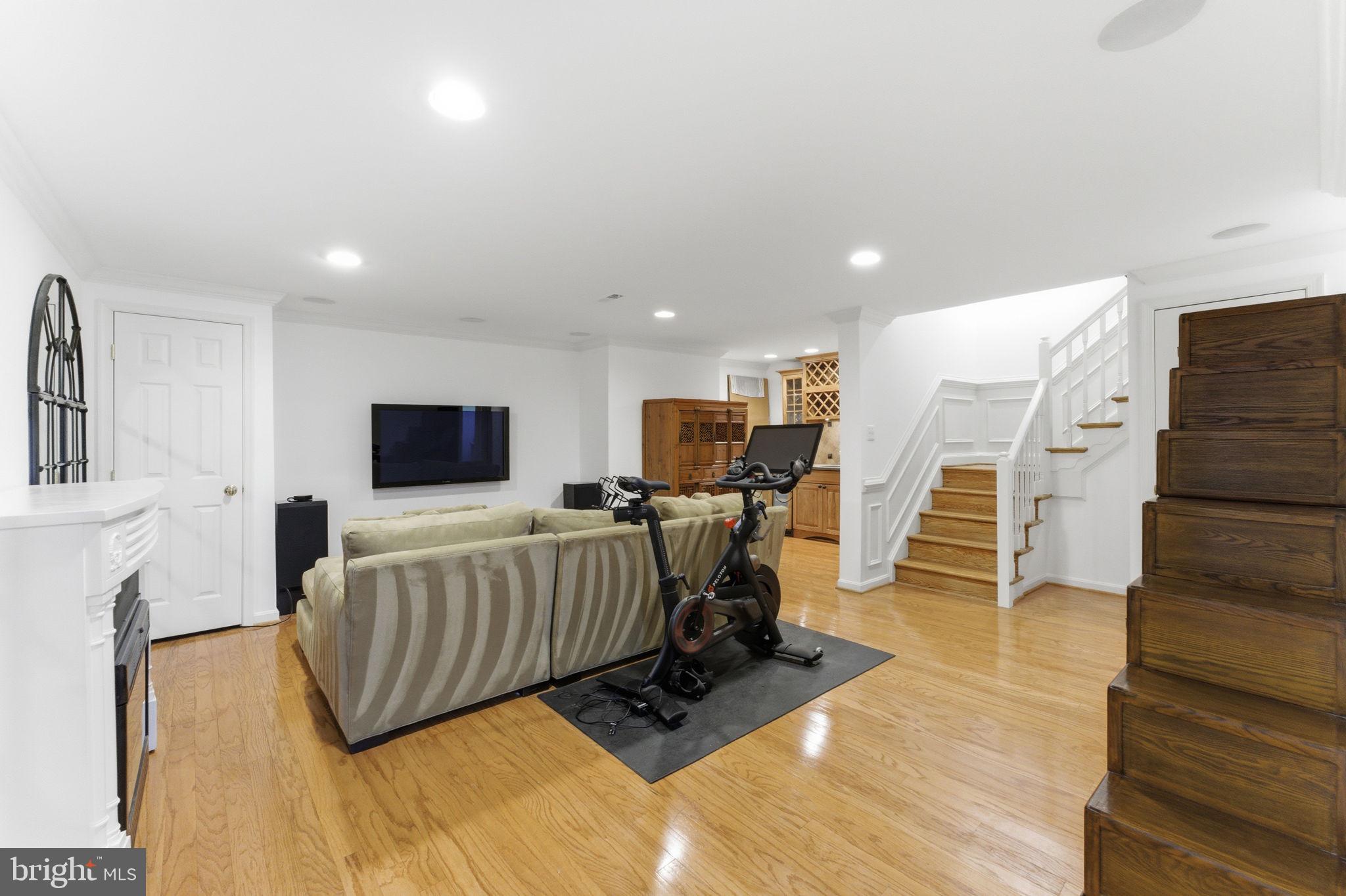 MADISON OF MCLEAN - Residential