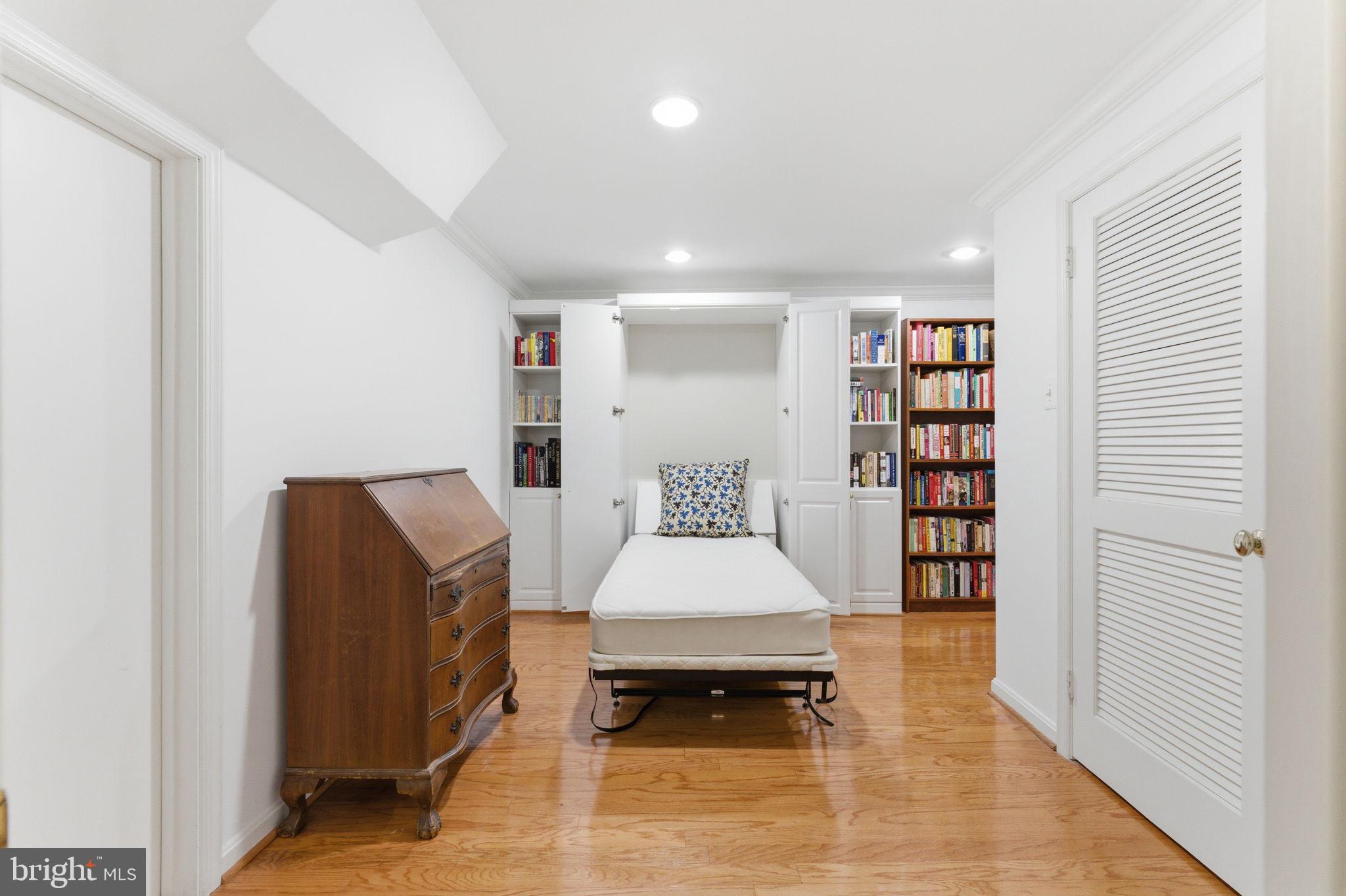 MADISON OF MCLEAN - Residential