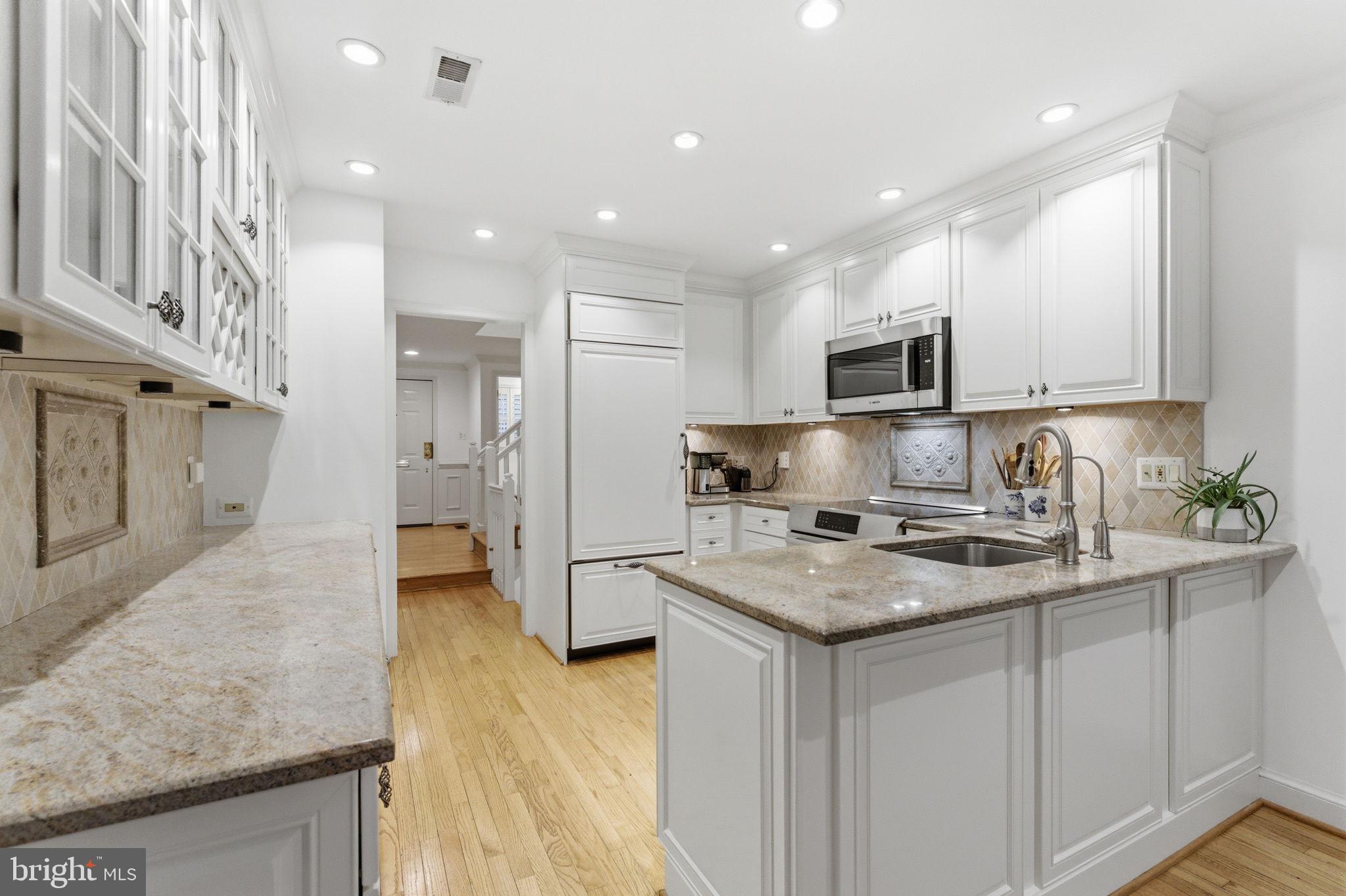 MADISON OF MCLEAN - Residential