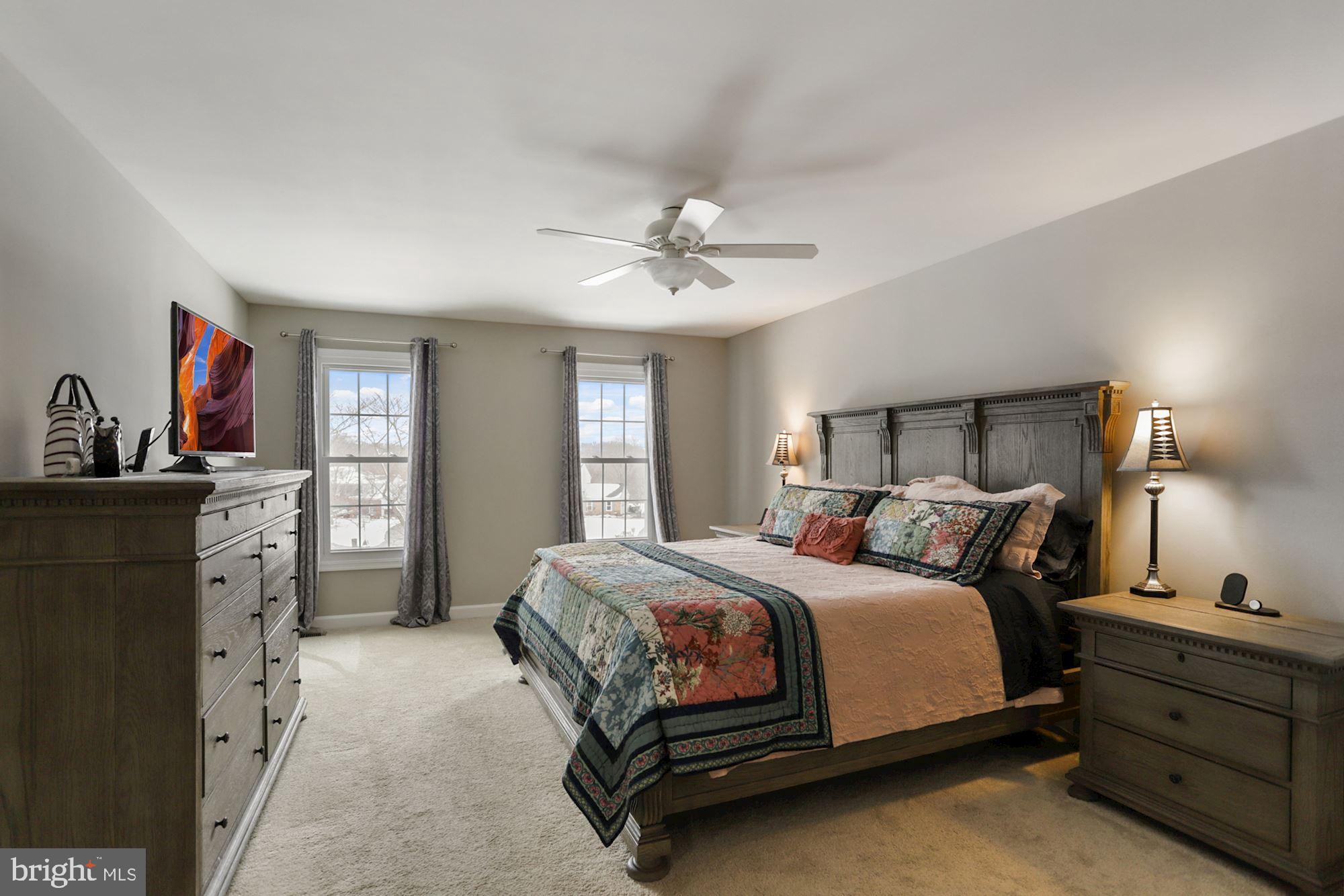 ROLLING KNOLLS - Residential