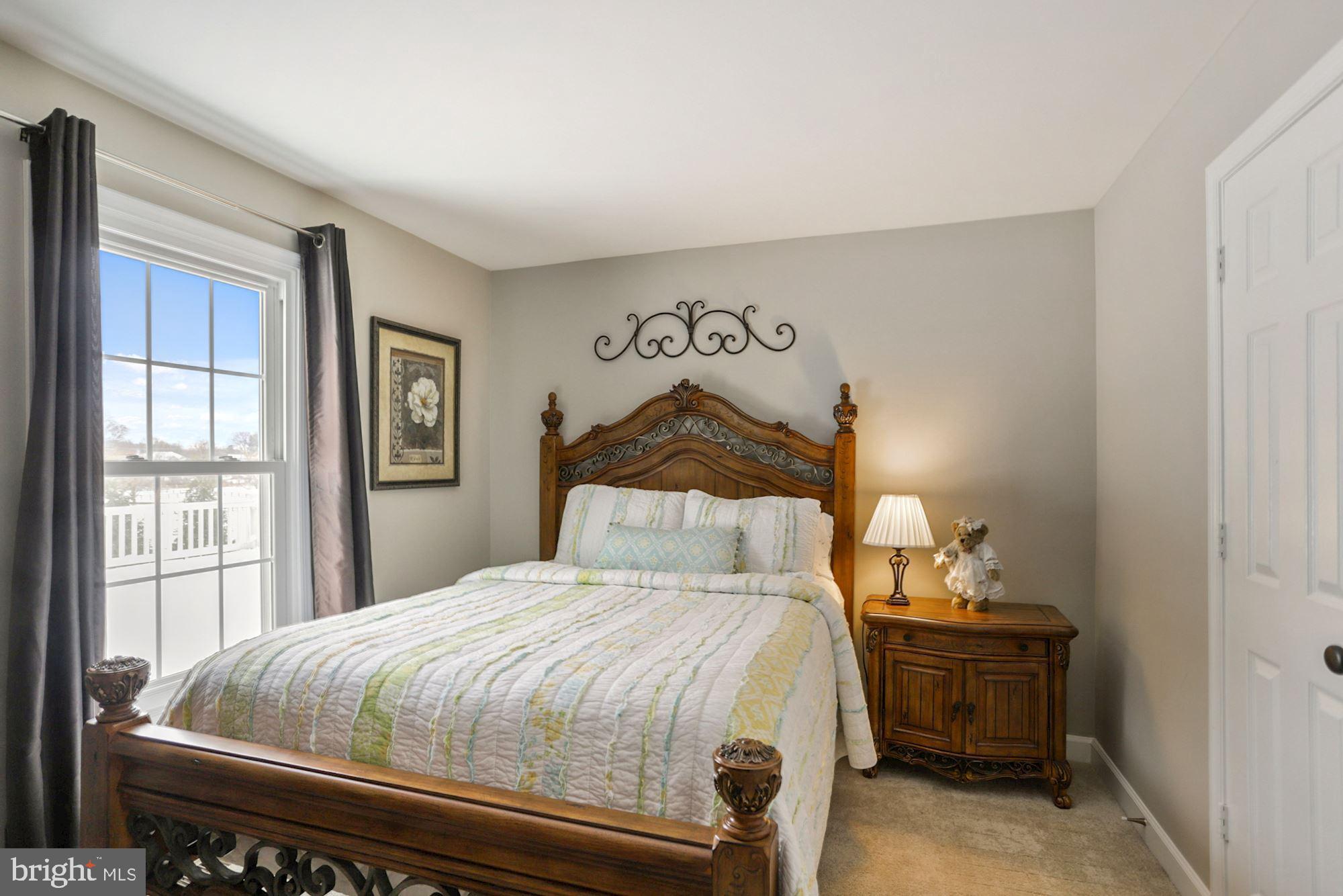 ROLLING KNOLLS - Residential