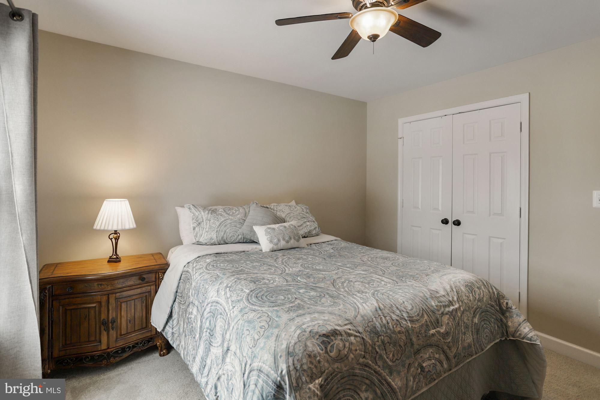 ROLLING KNOLLS - Residential