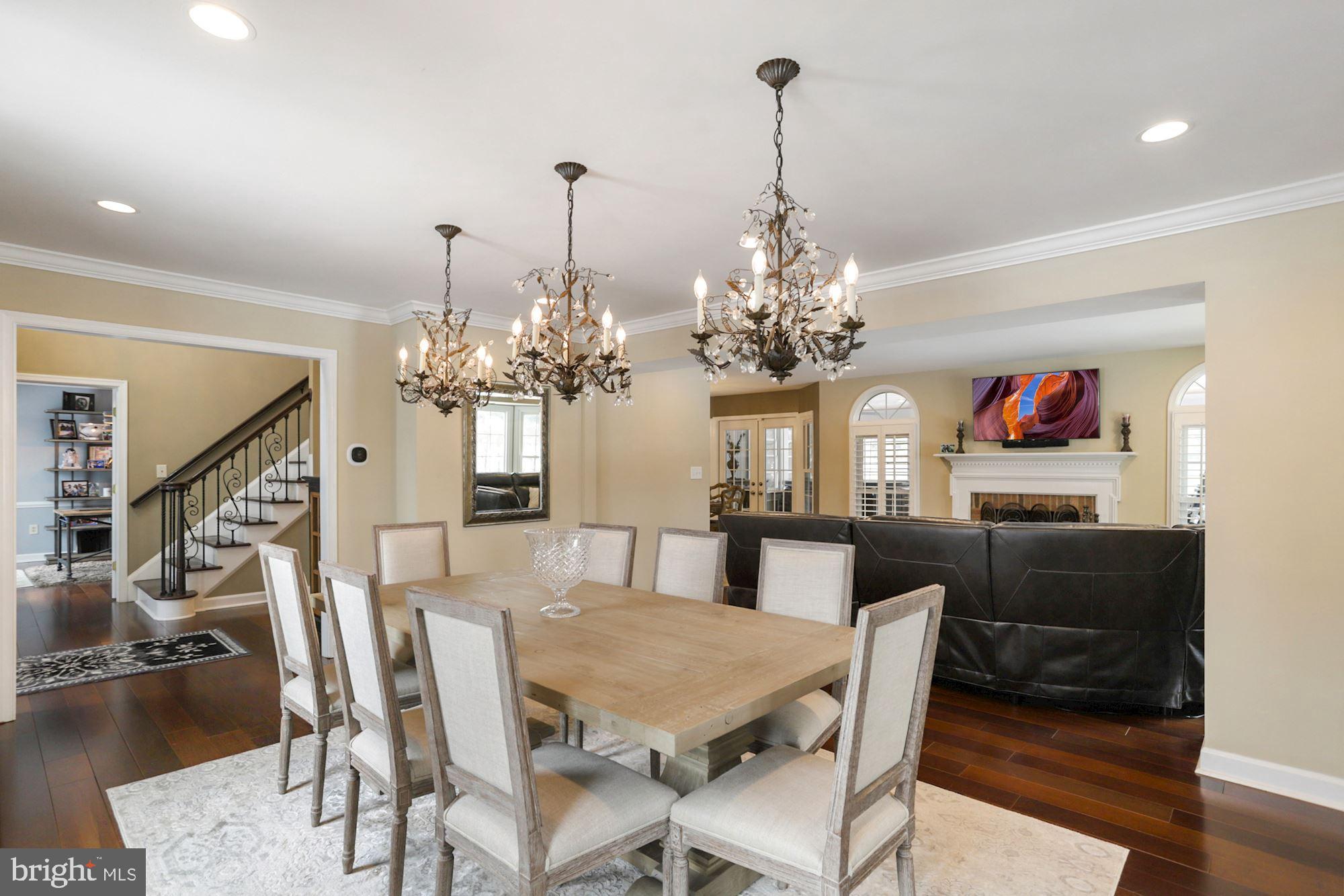 ROLLING KNOLLS - Residential