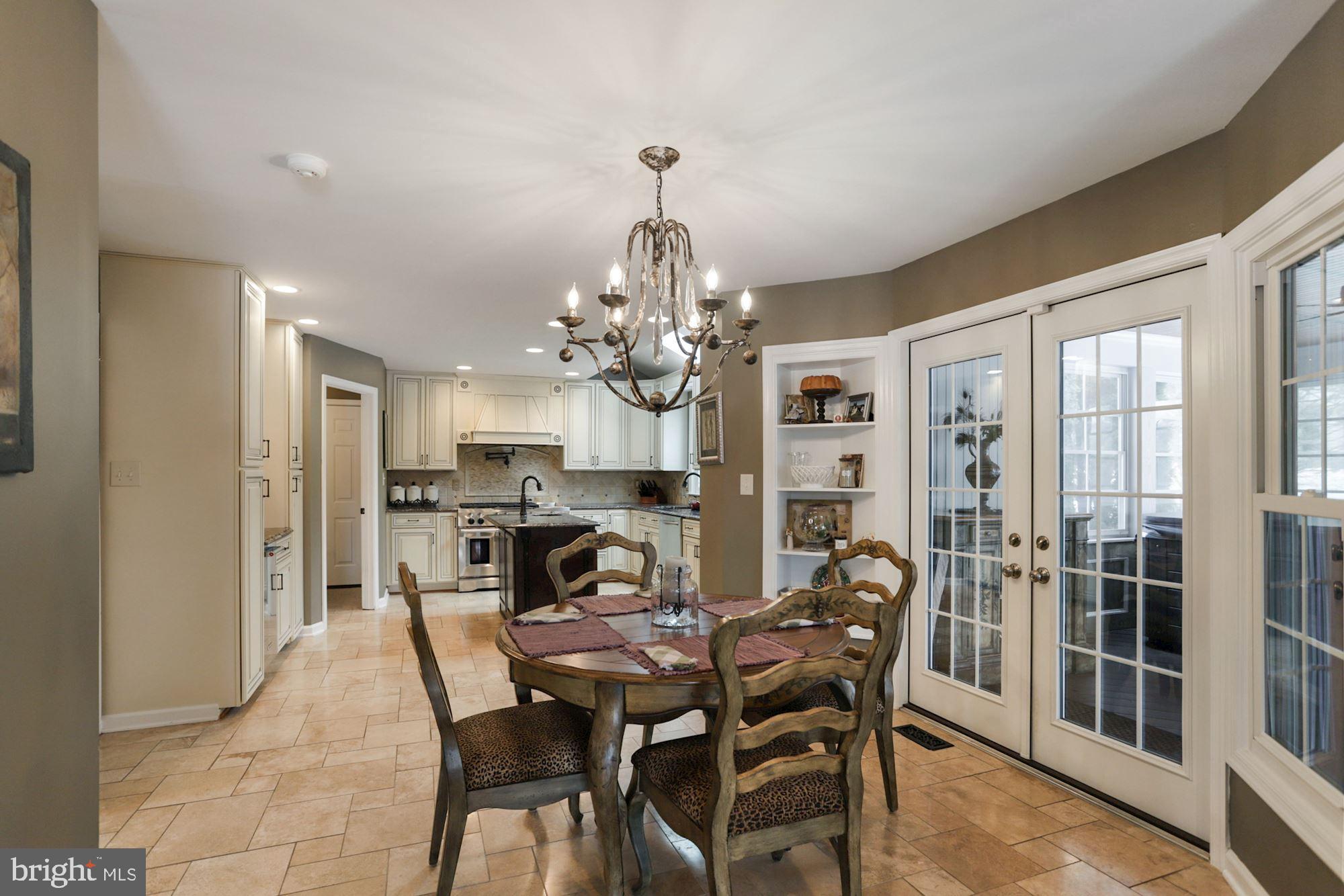 ROLLING KNOLLS - Residential