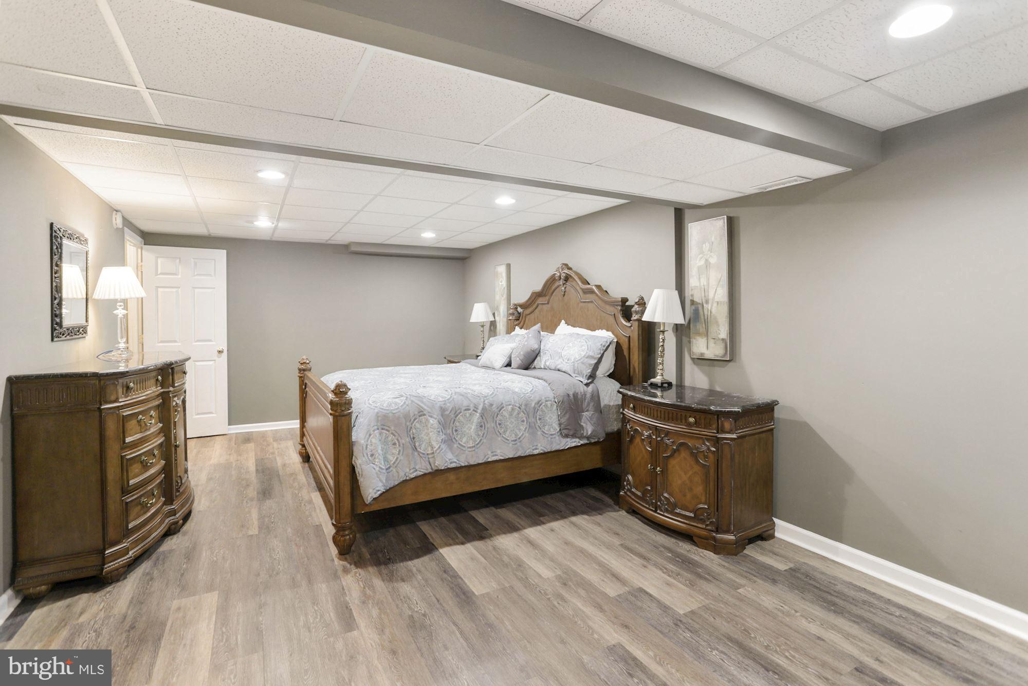 ROLLING KNOLLS - Residential