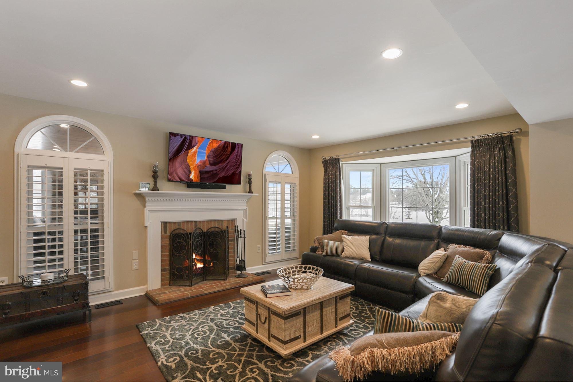 ROLLING KNOLLS - Residential