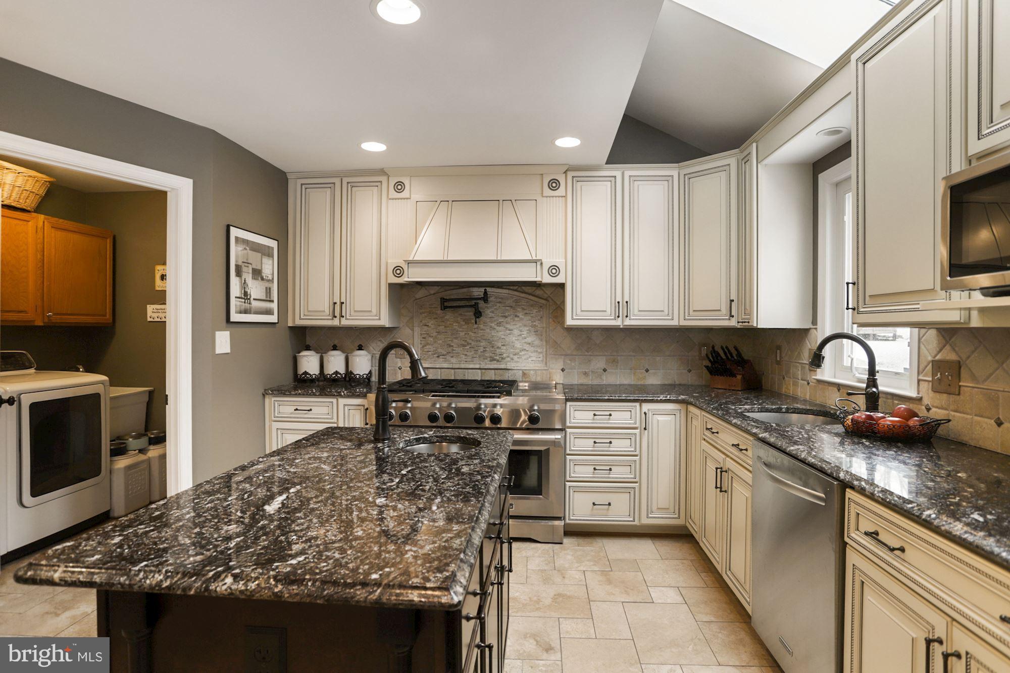 ROLLING KNOLLS - Residential