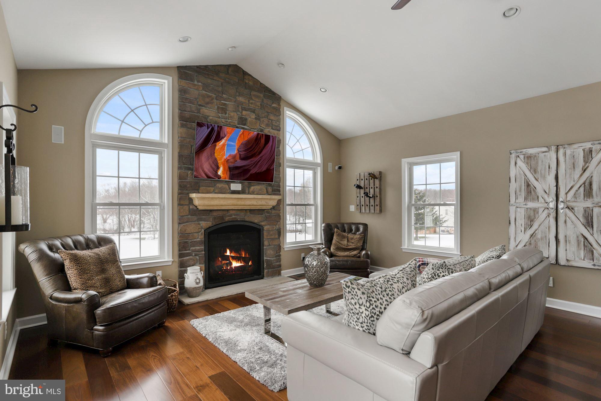 ROLLING KNOLLS - Residential