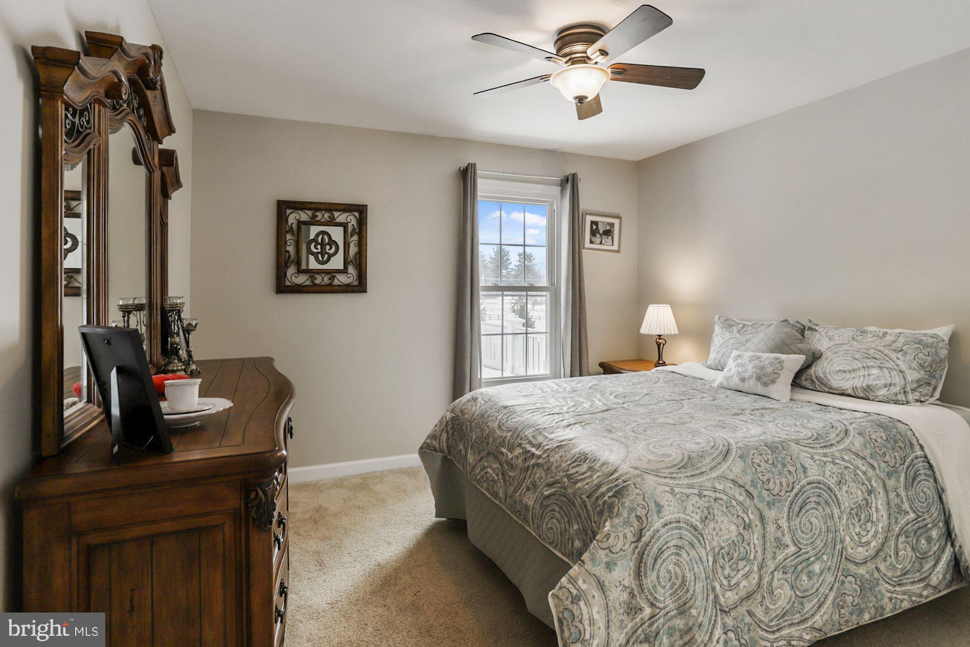 ROLLING KNOLLS - Residential