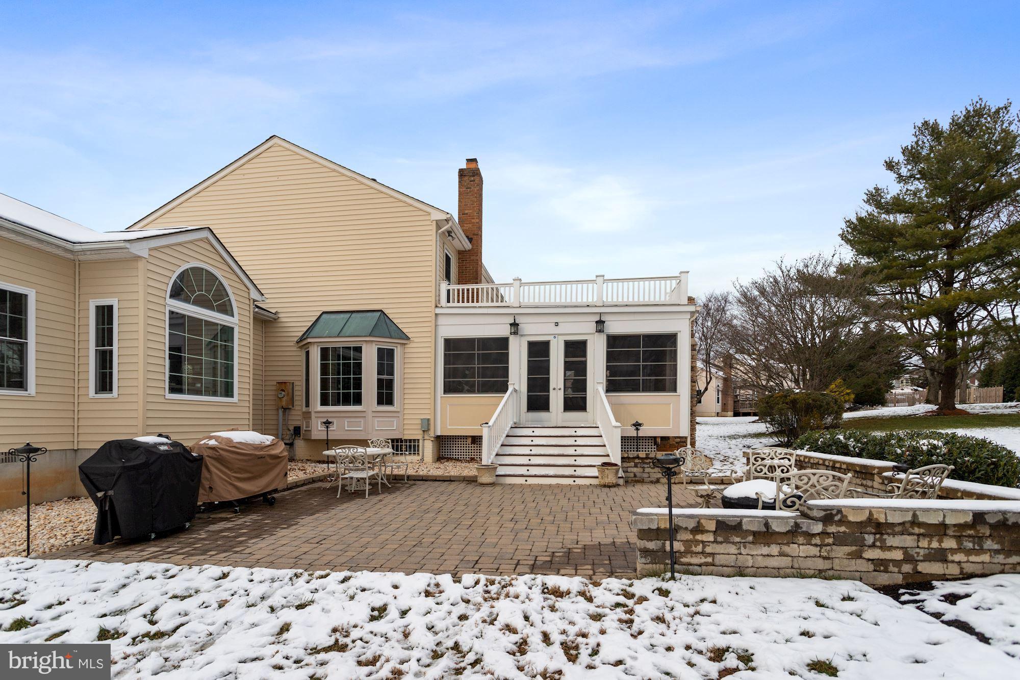 ROLLING KNOLLS - Residential