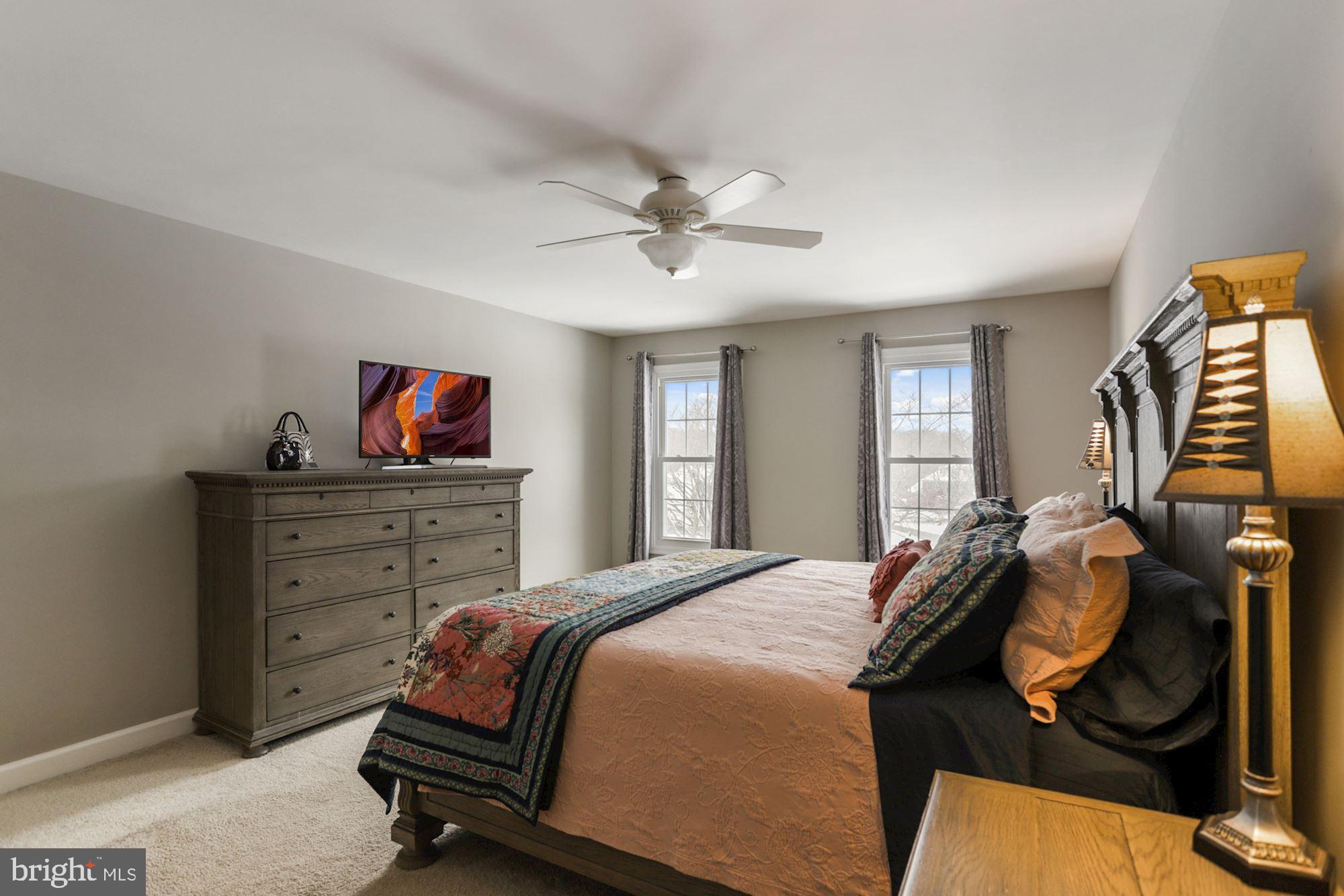ROLLING KNOLLS - Residential
