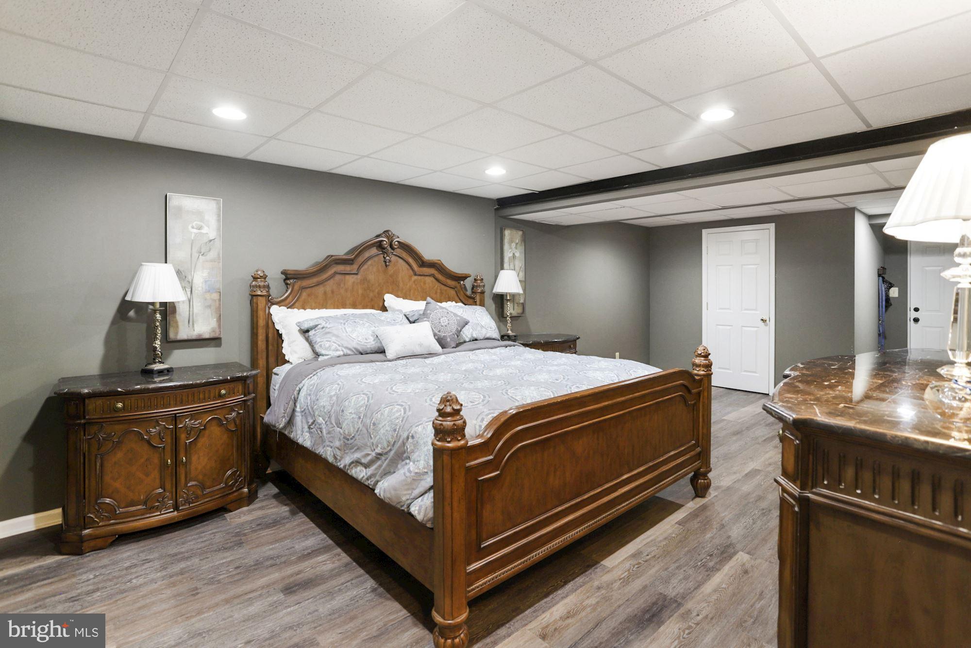 ROLLING KNOLLS - Residential
