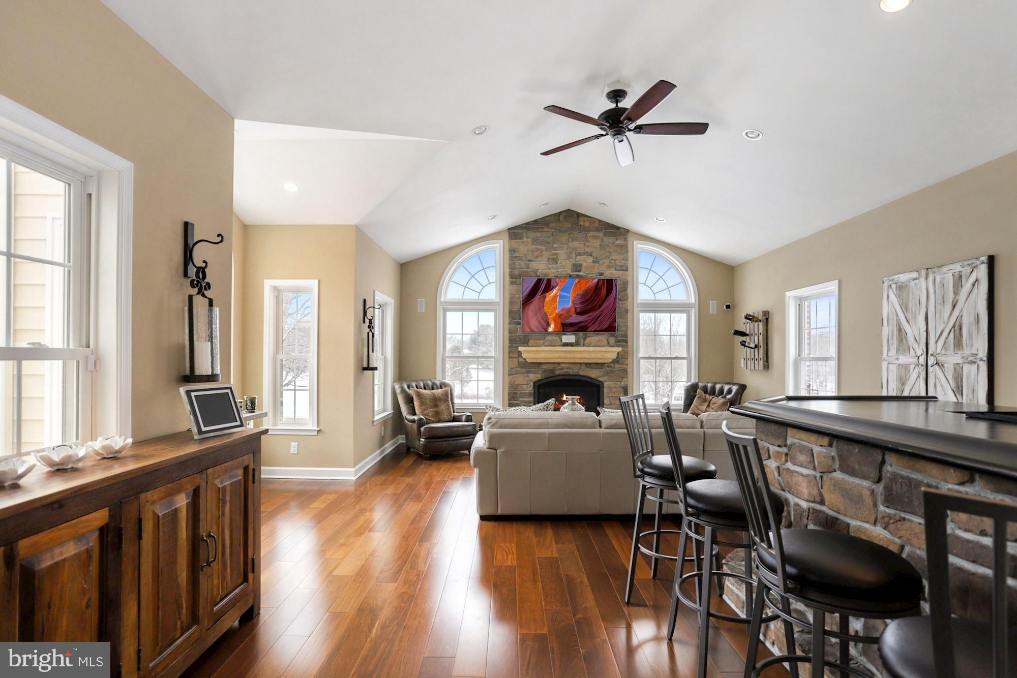 ROLLING KNOLLS - Residential