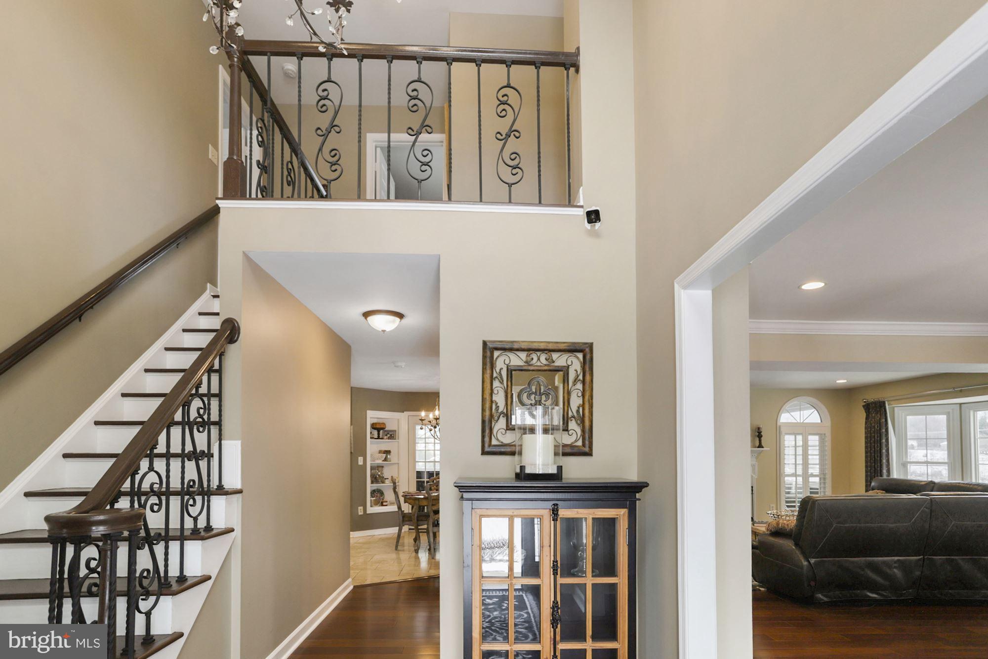 ROLLING KNOLLS - Residential