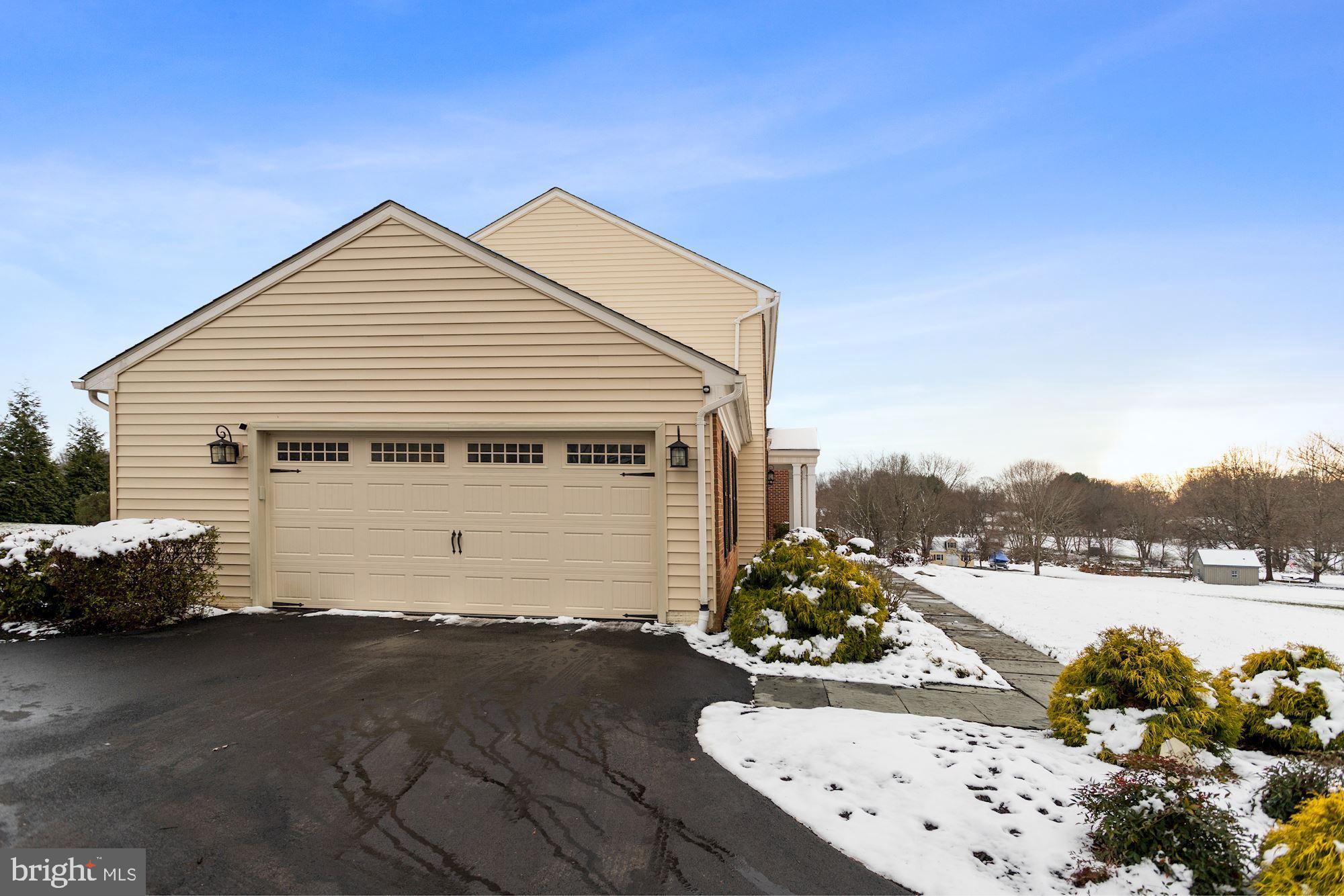 ROLLING KNOLLS - Residential