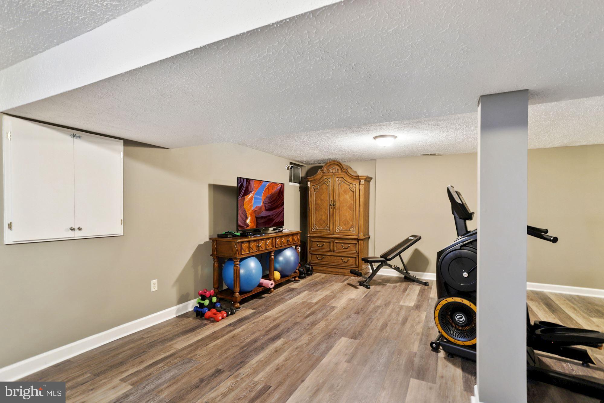 ROLLING KNOLLS - Residential